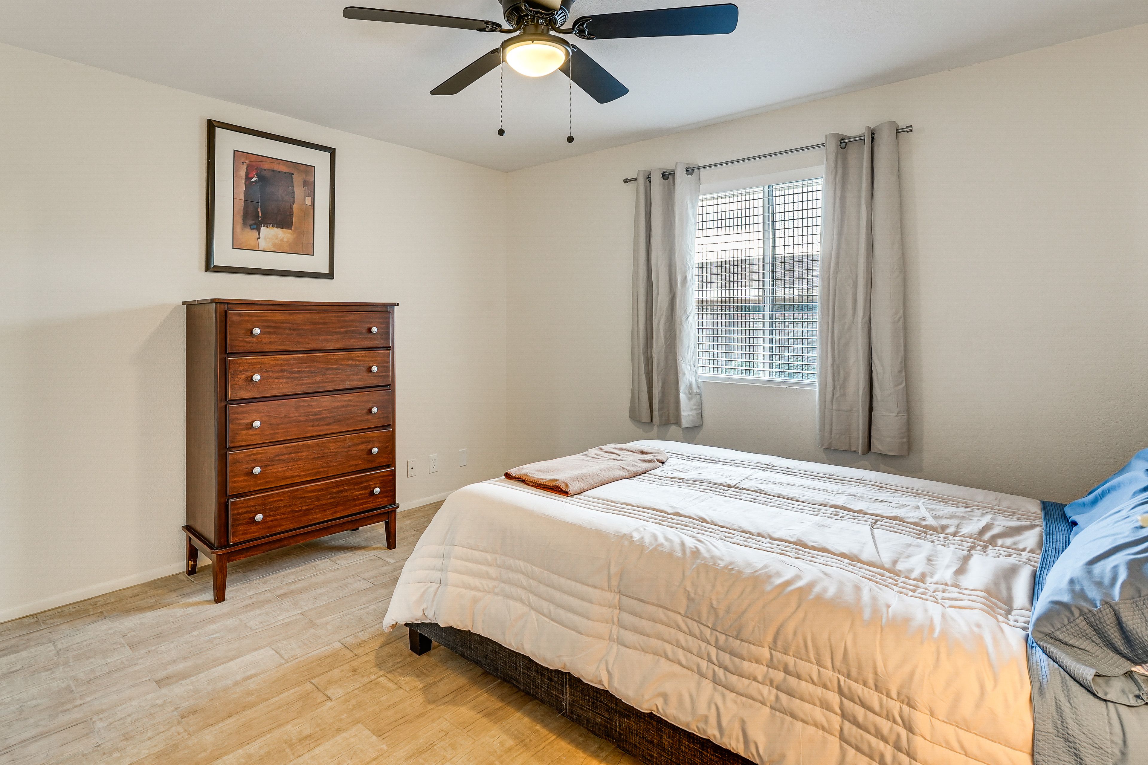 Bedroom 2 | Queen Bed