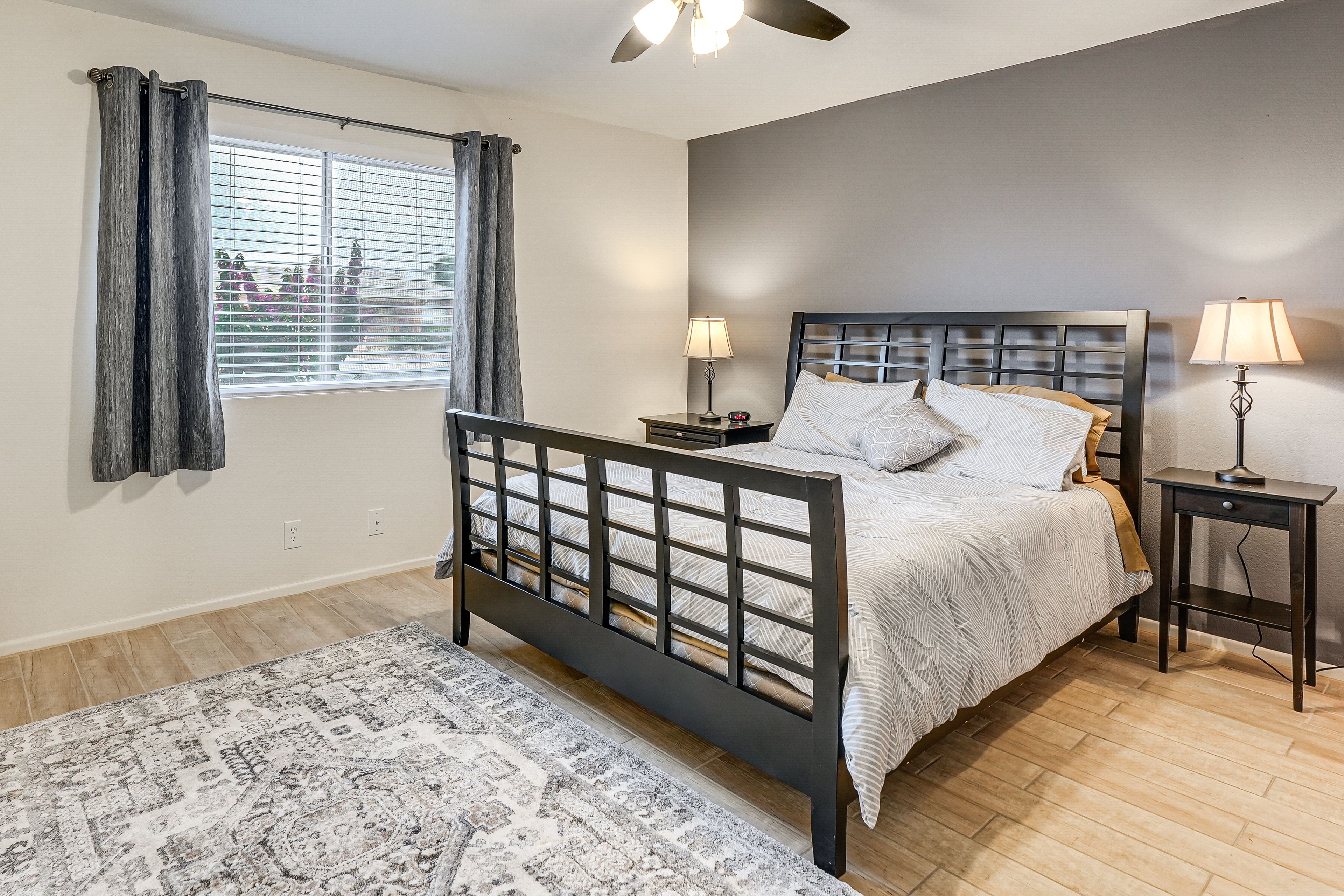 Bedroom 1 | Queen Bed