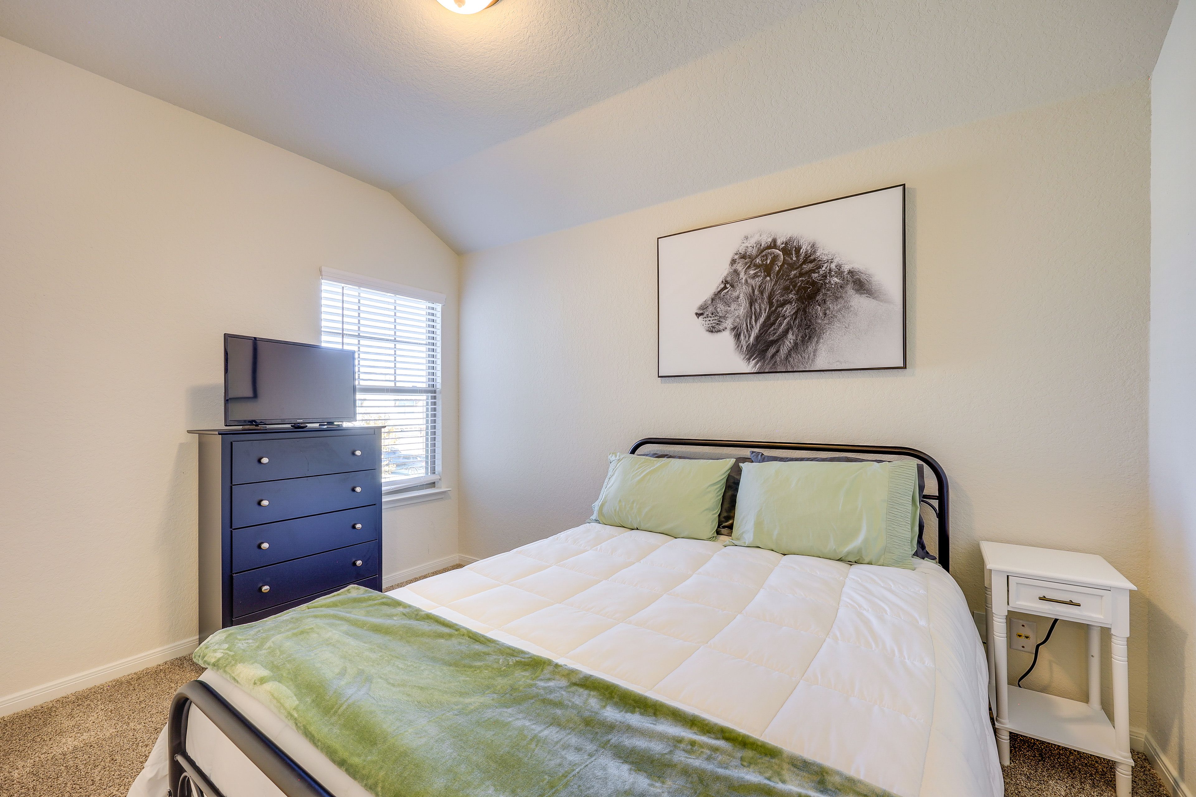 Bedroom 1 | Queen Bed | 2nd Floor