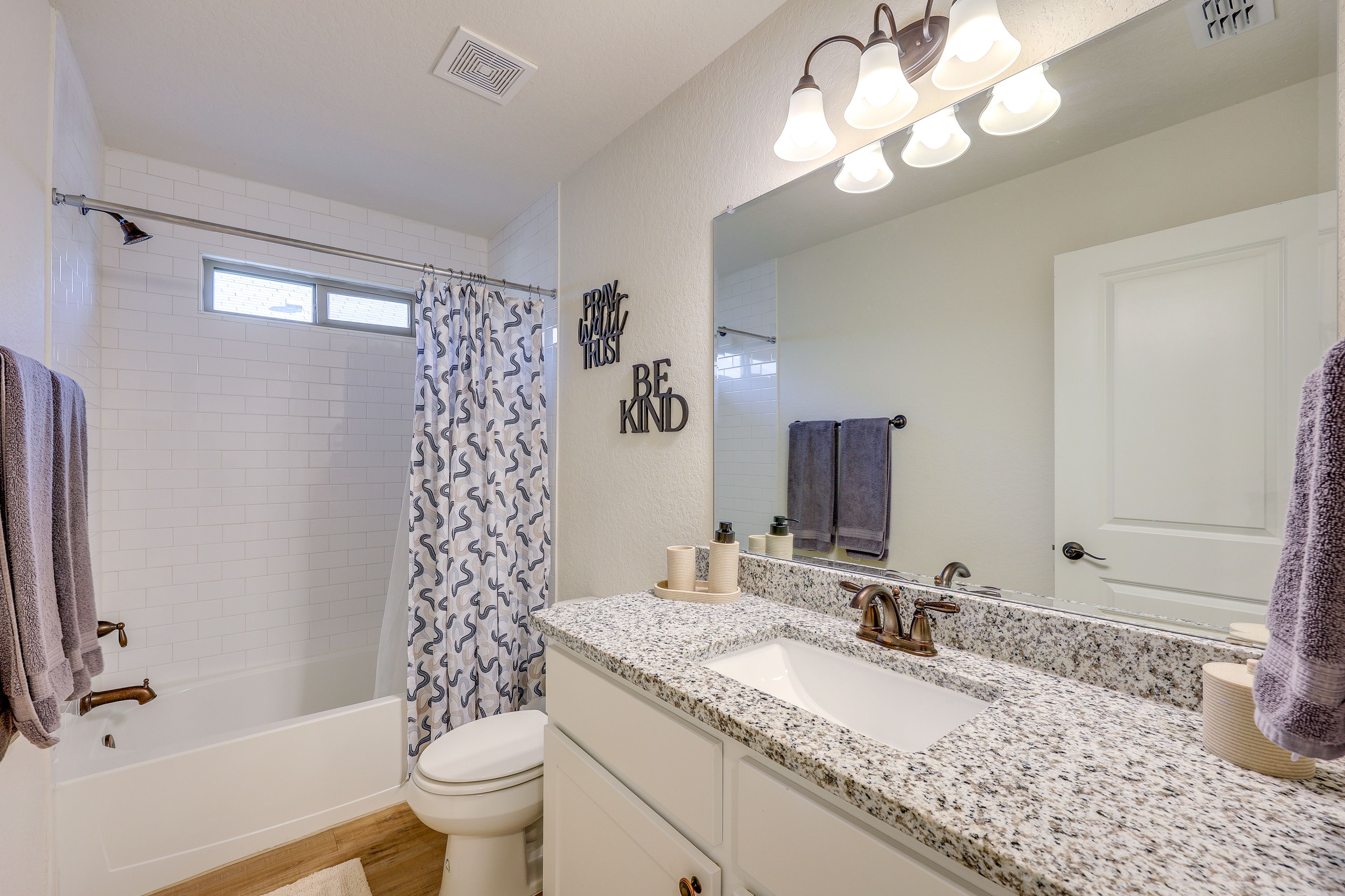 Full Bathroom | 2nd Floor