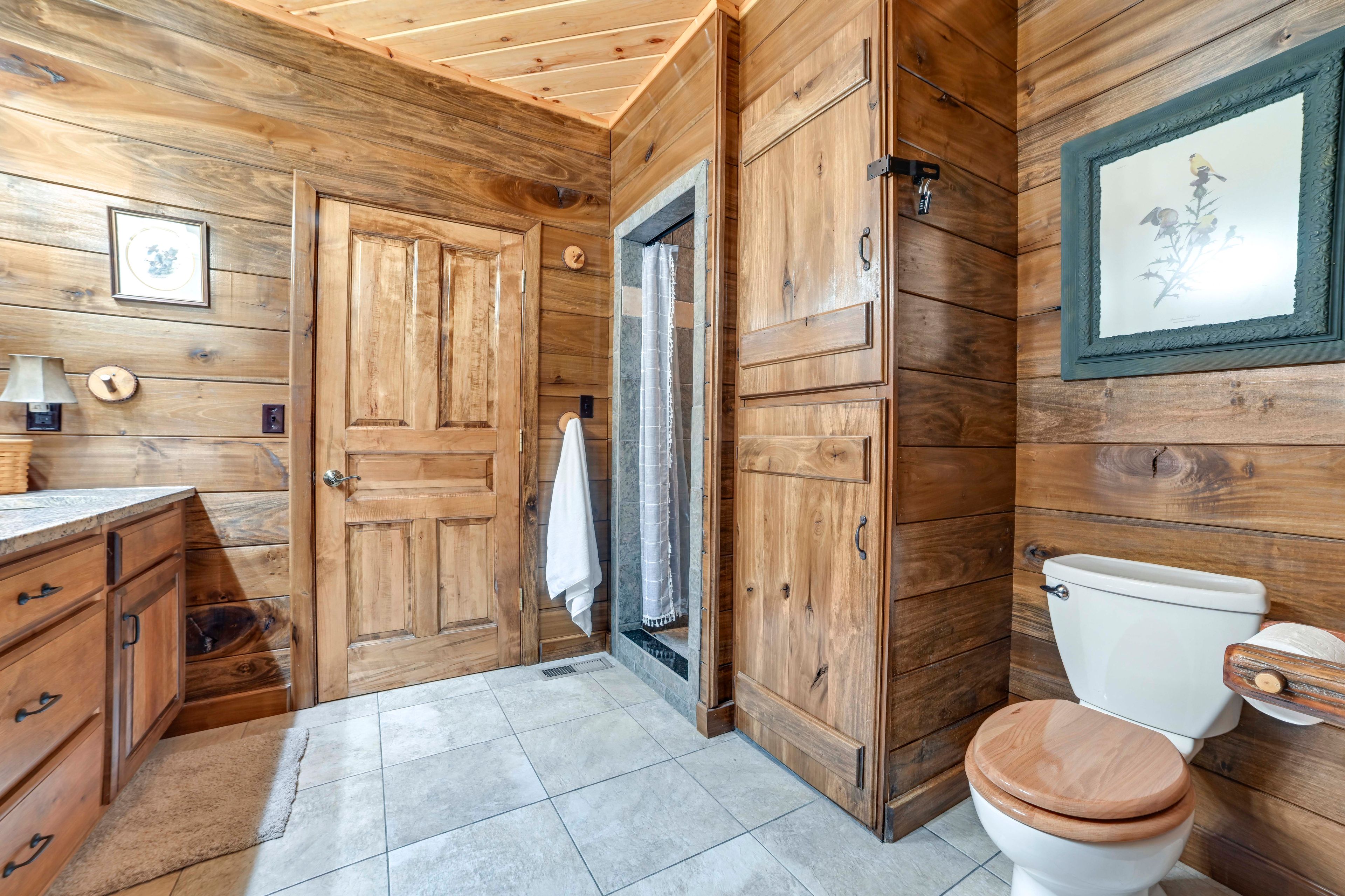 Full Bathroom | 1st Floor