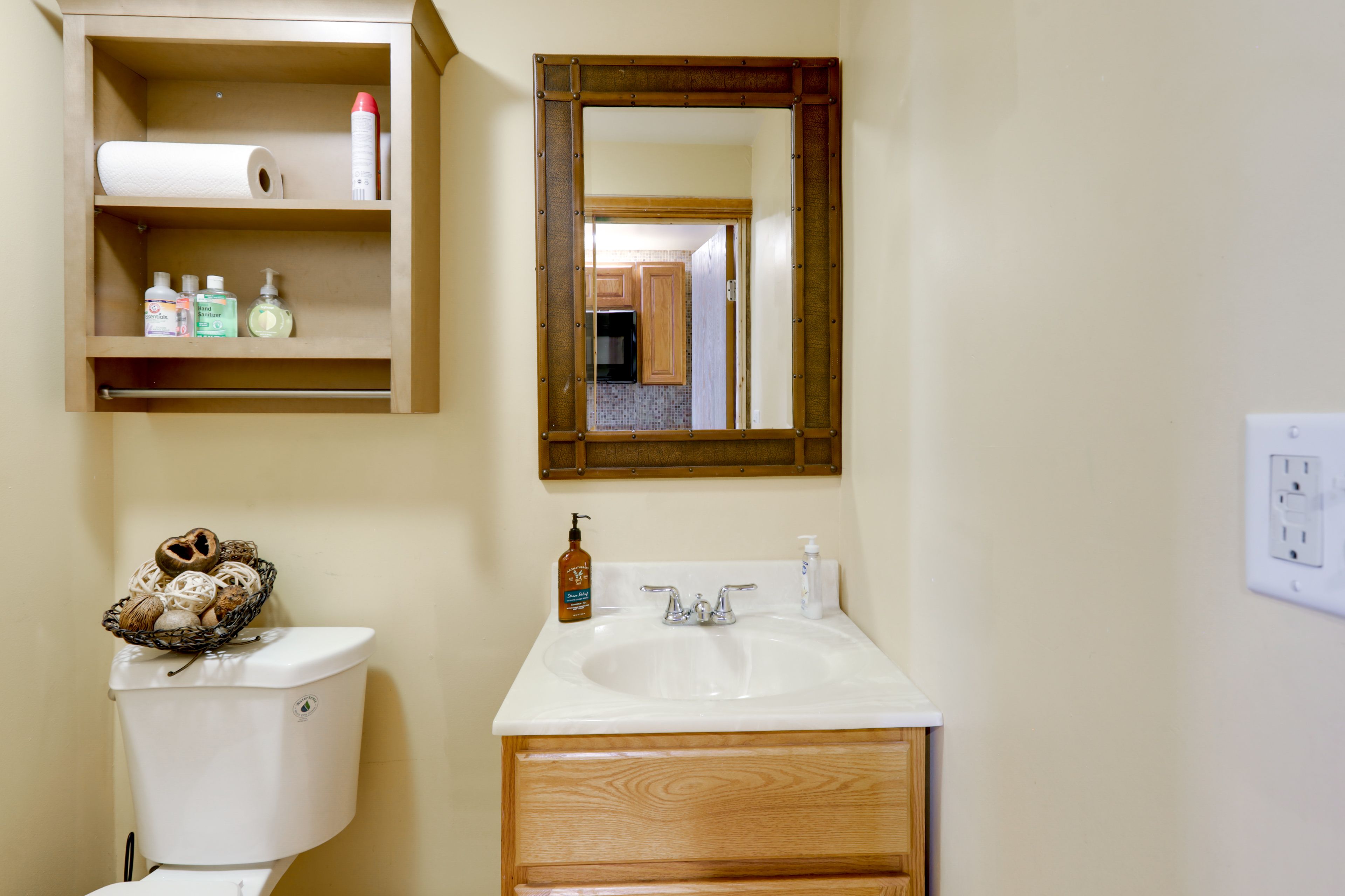 Half Bathroom | 1st Floor