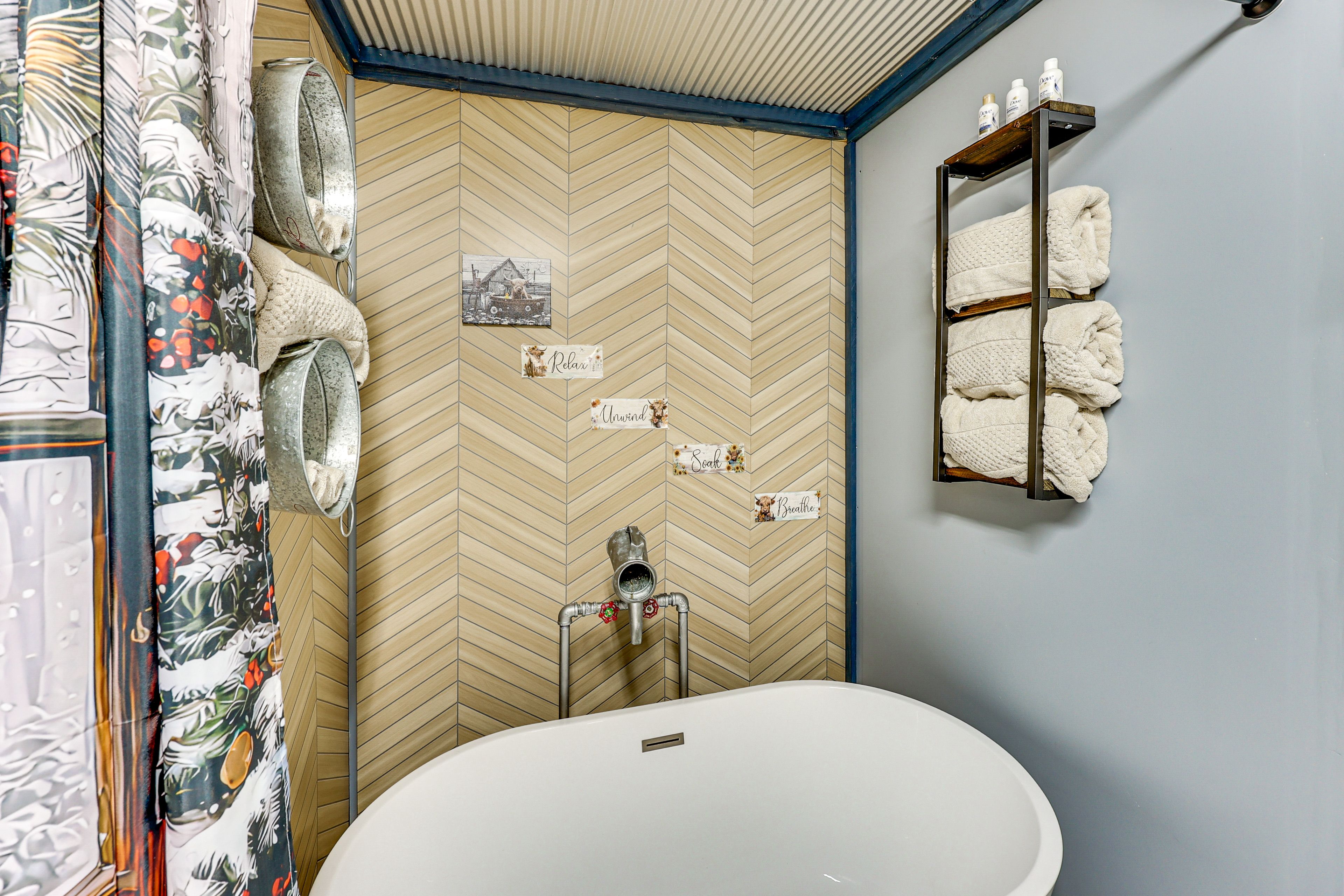 En-Suite Bathroom | Towels Provided | Complimentary Toiletries | Hair Dryer