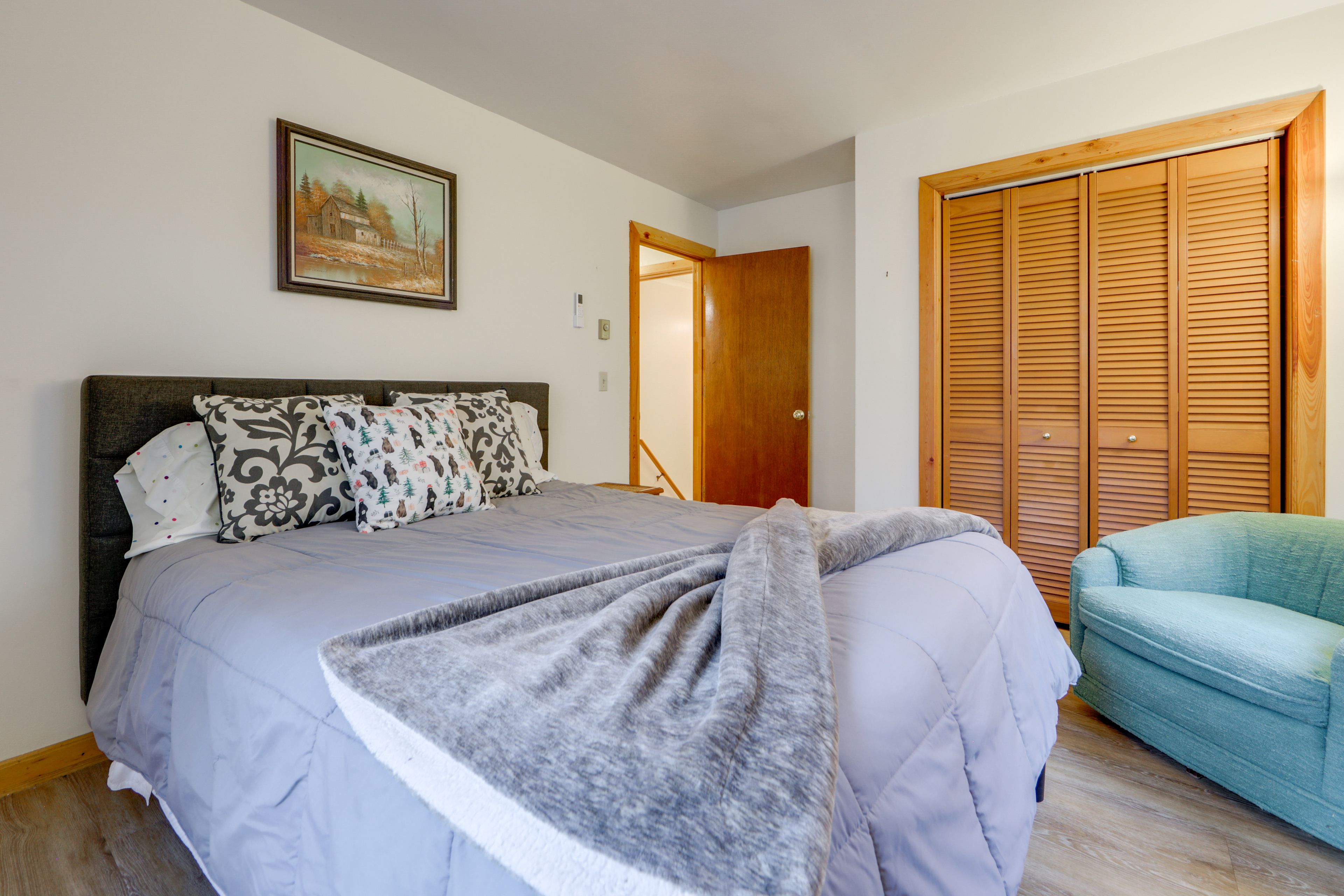 Bedroom 1 | King Bed | 1st Floor