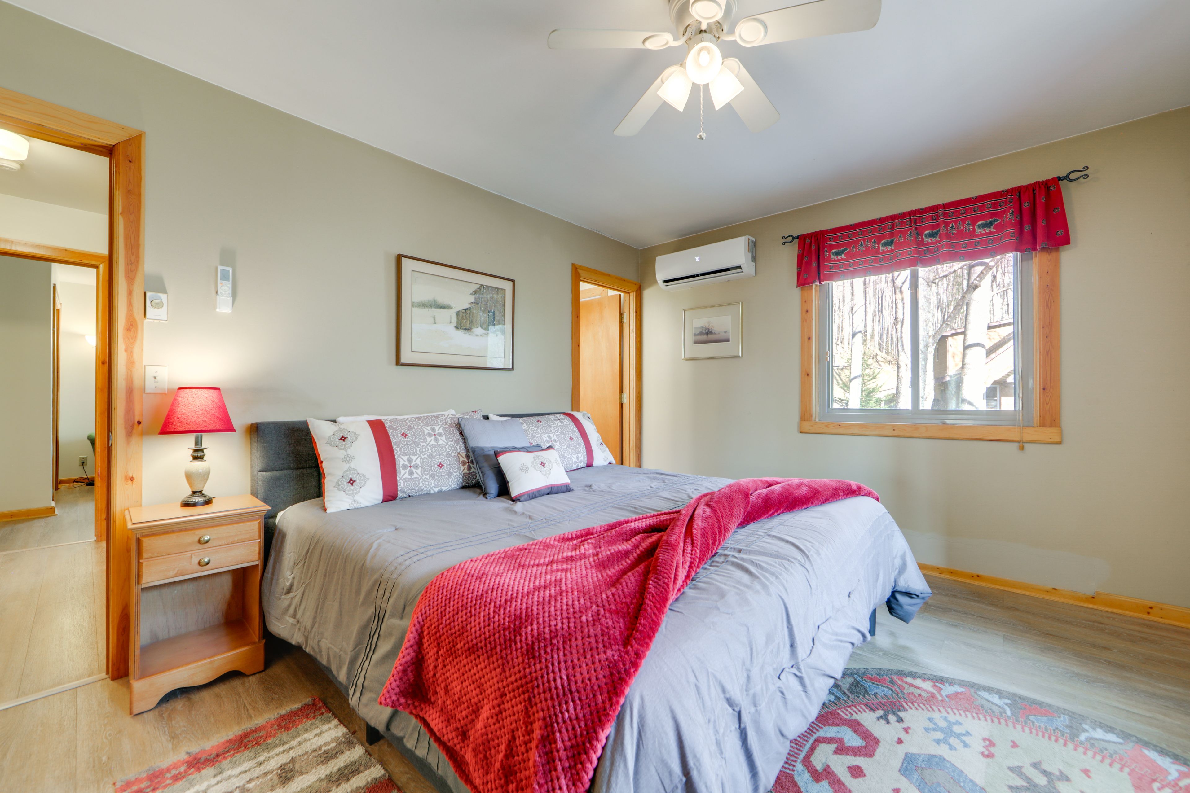 Bedroom 2 | King Bed | 1st Floor