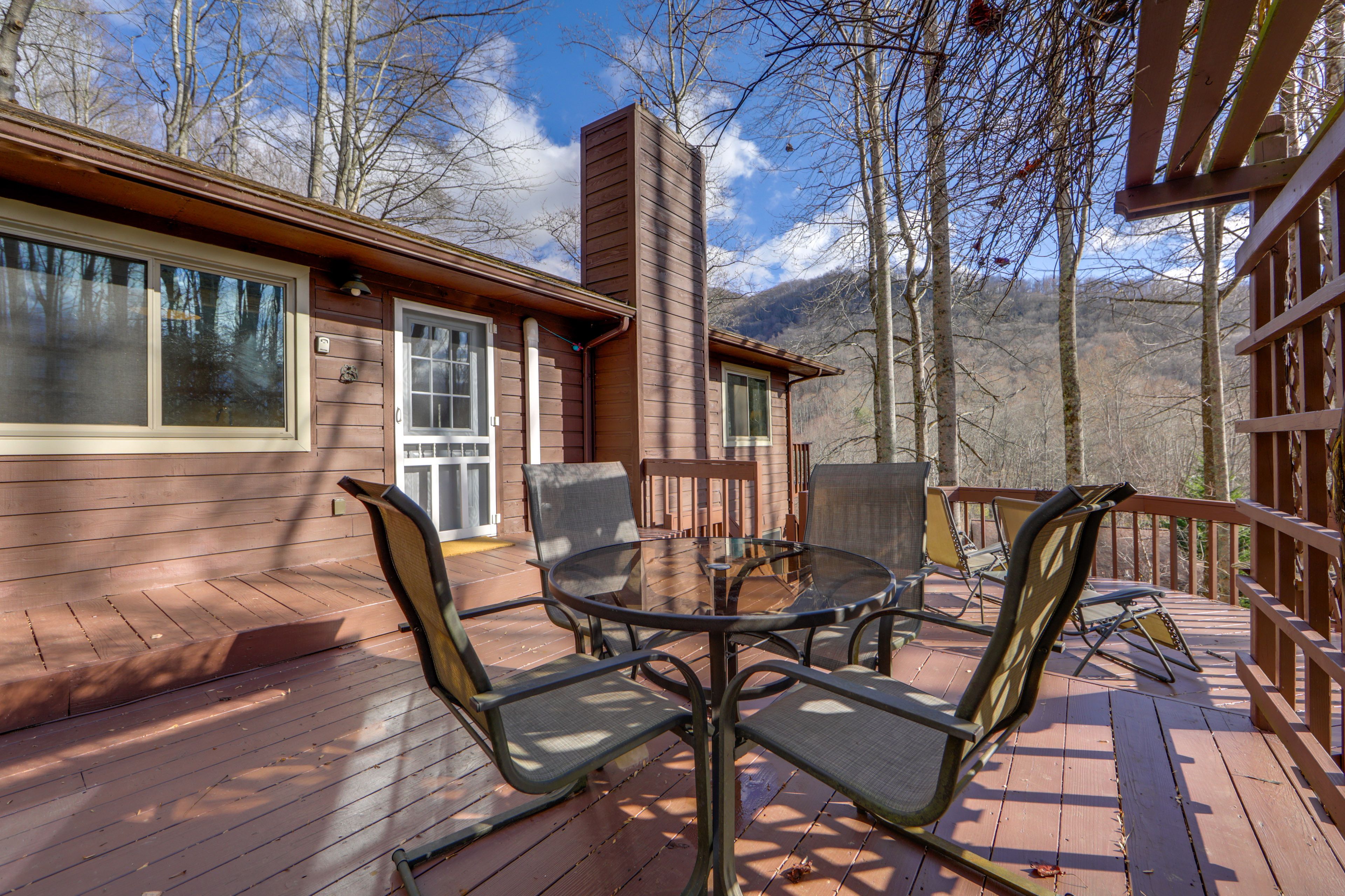 Maggie Valley Vacation Rental | 3BR | 3BA | Steps Required | 1,450 Sq Ft