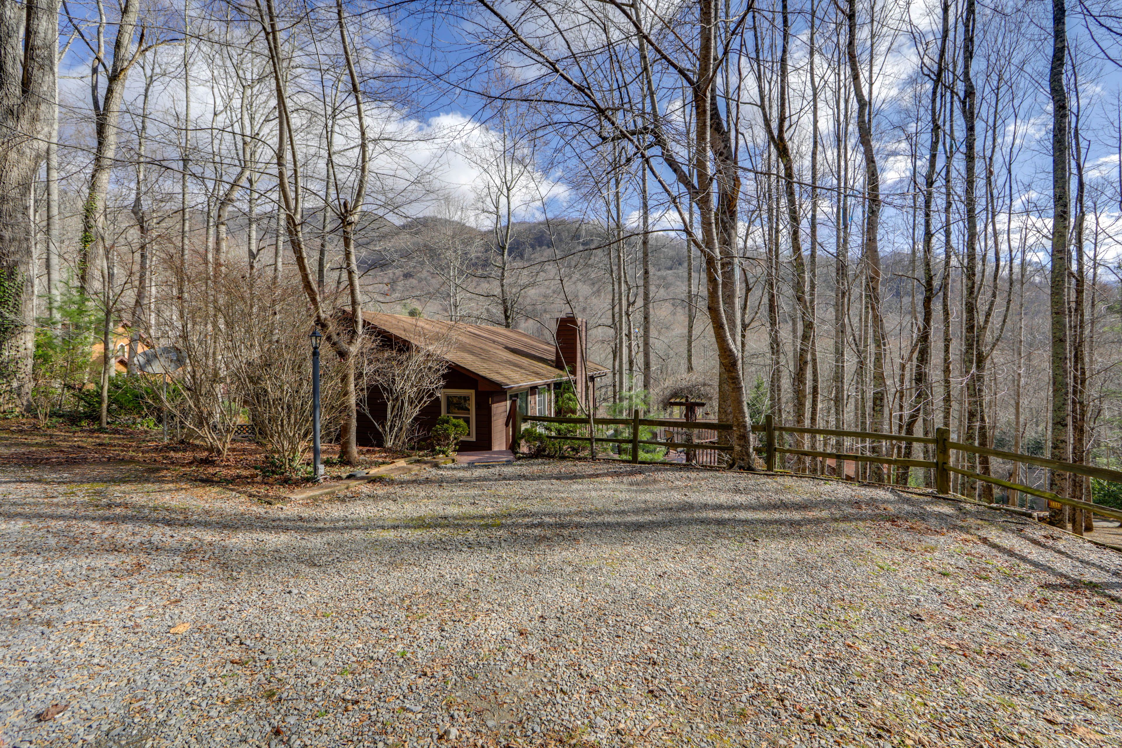 Parking | Gravel Driveway (2 Vehicles)