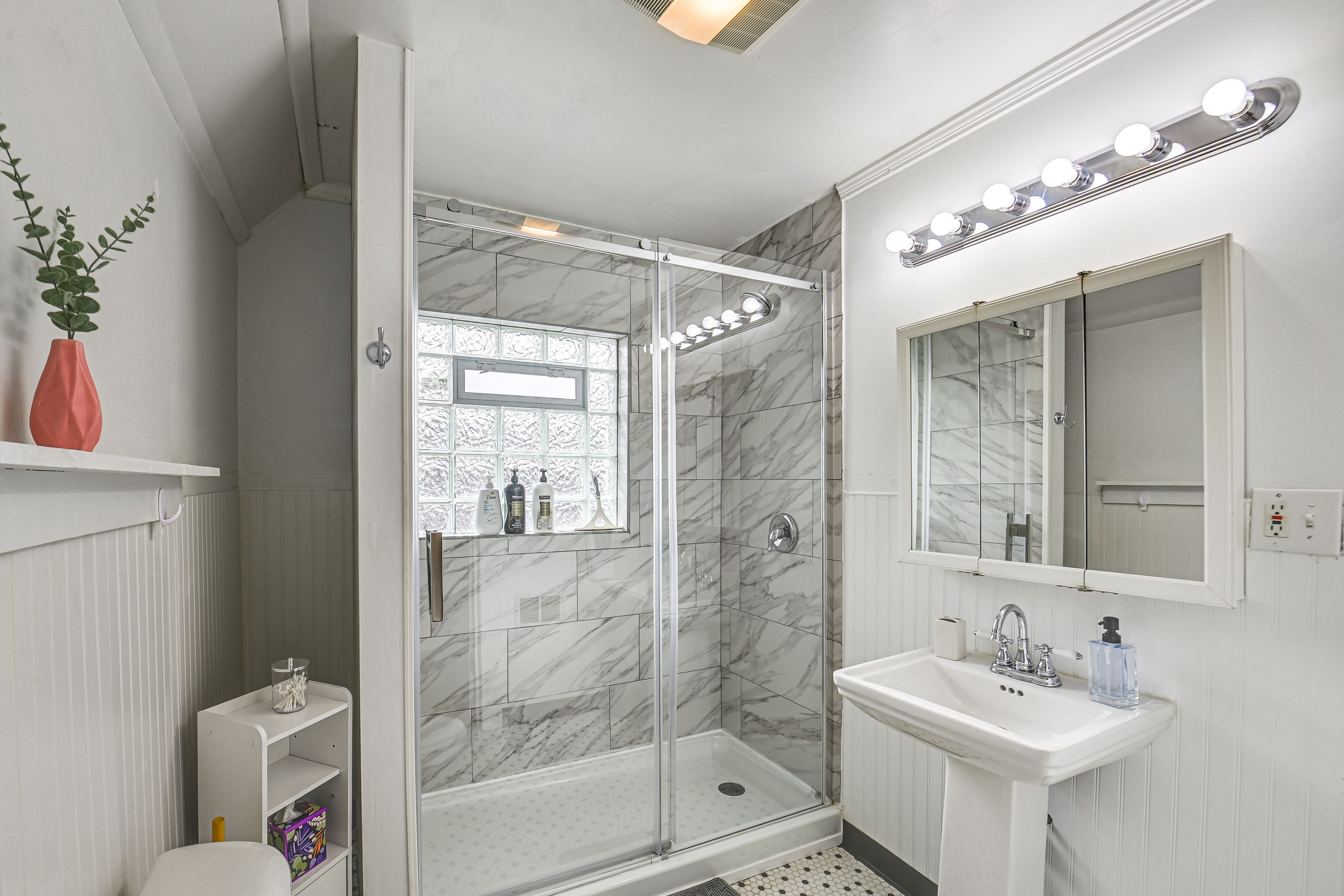 Bathroom | 2nd Floor