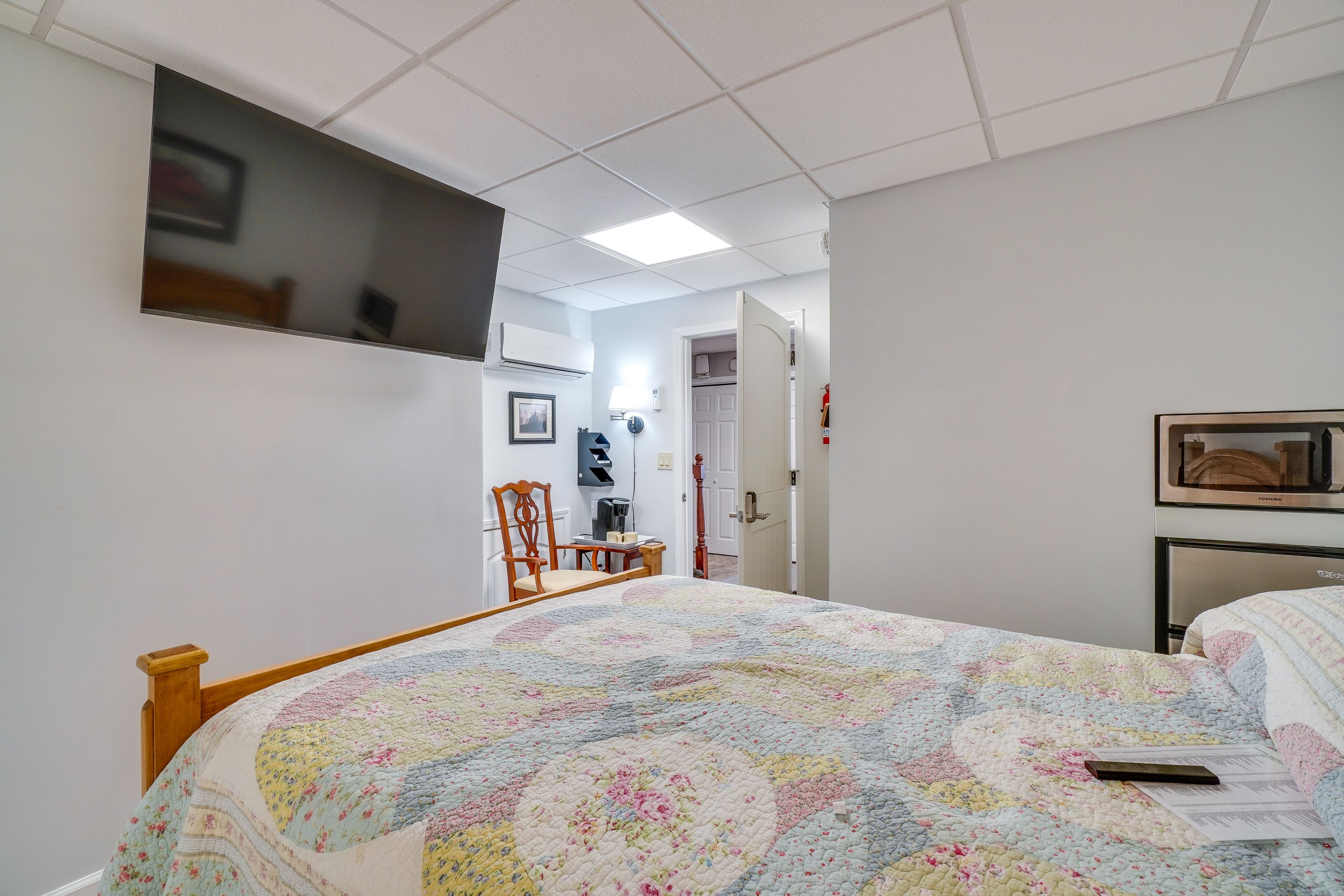 Etowah Vacation Rental | Studio | 1BA | Stairs Required | 300 Sq Ft