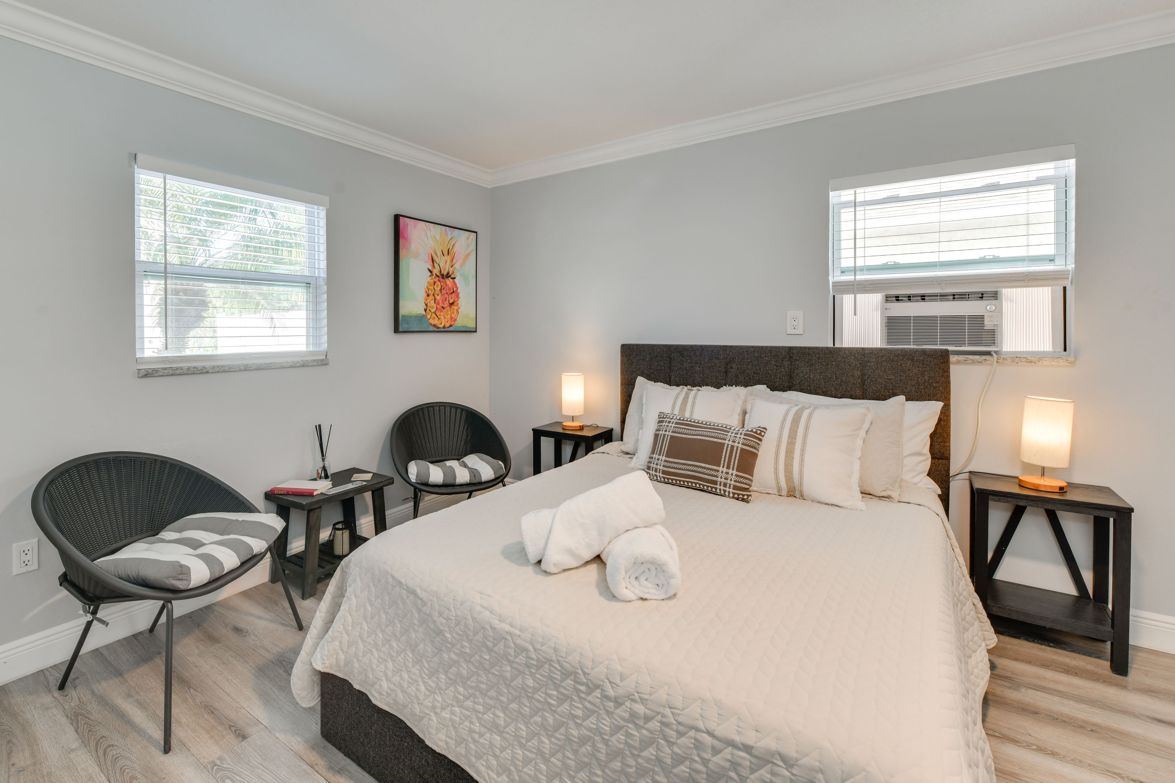 Studio | Queen Bed | Smart TV