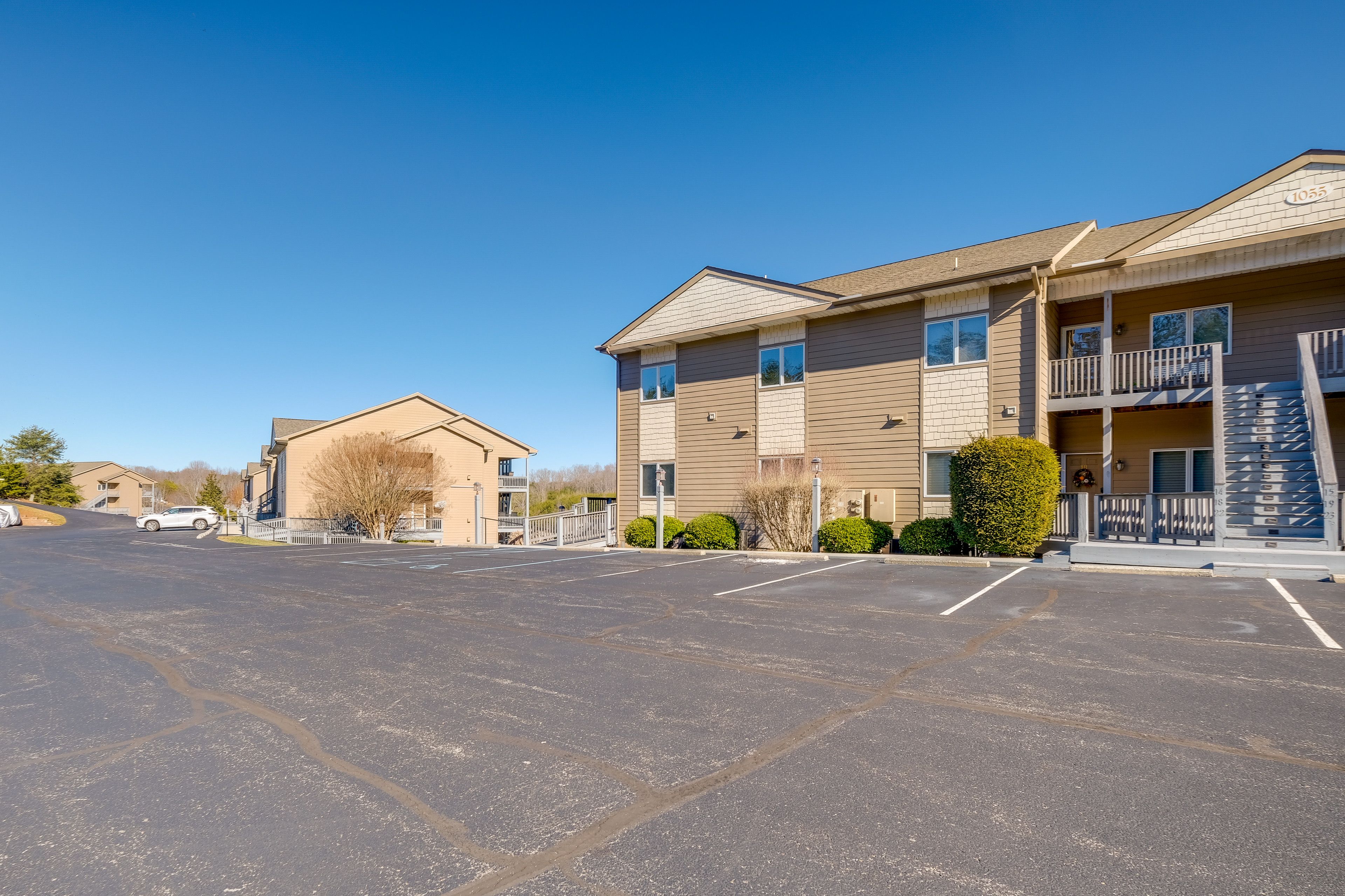 Community Parking Lot (4 Vehicles) | Boat & Trailer Parking (w/ Fee)