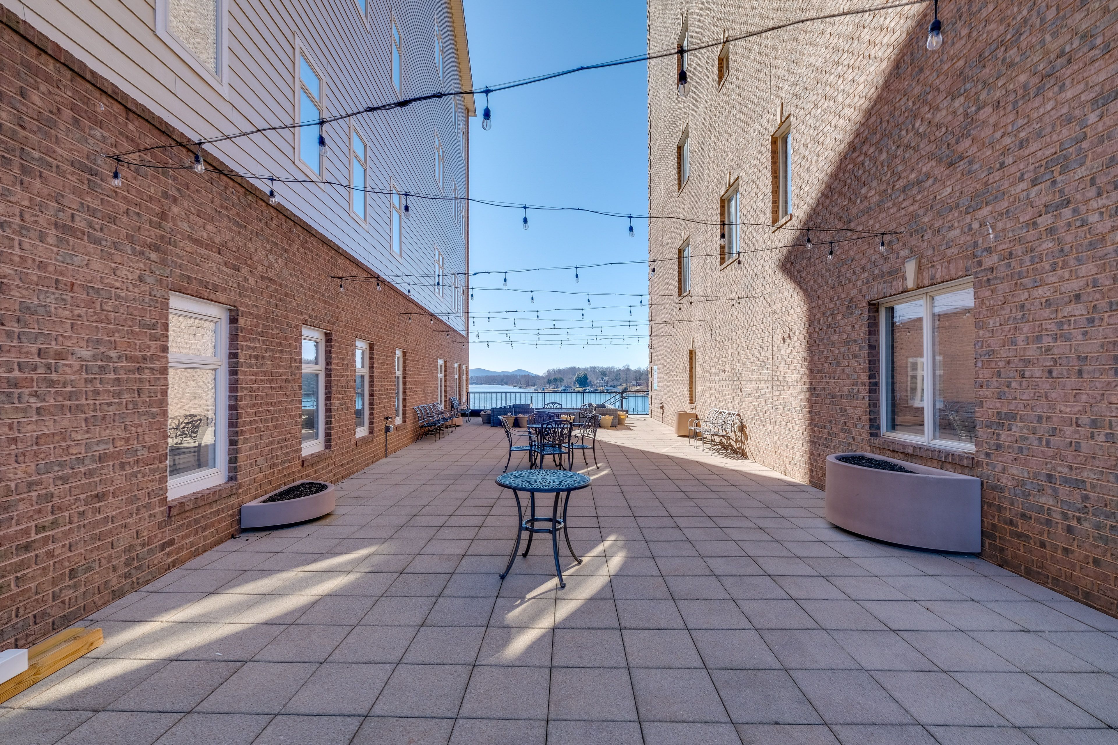 The Pointe at Mariners Landing Amenities