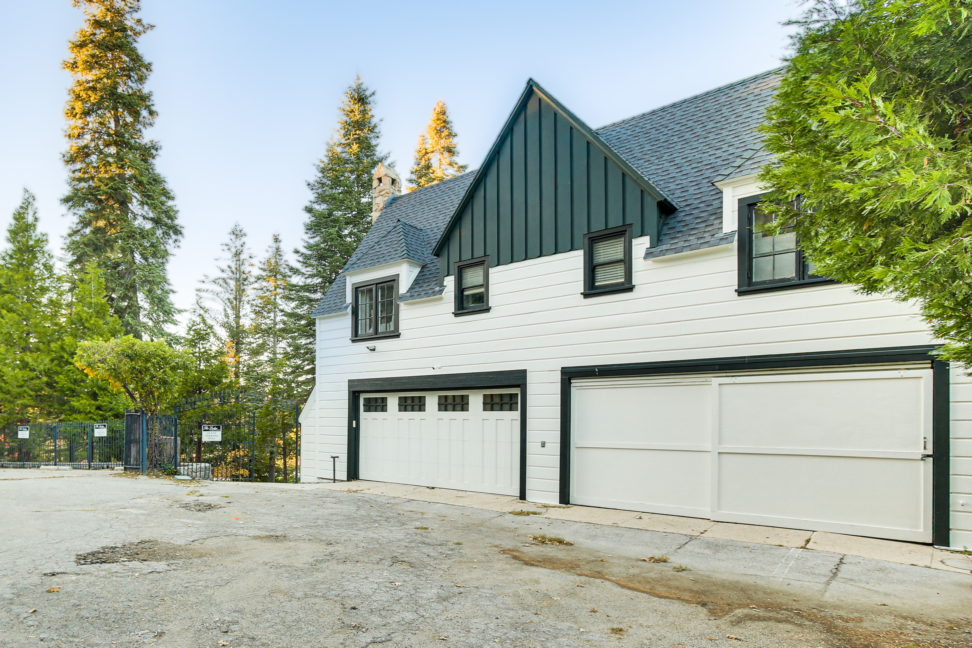 Parking | Shared Driveway (2 Vehicles)