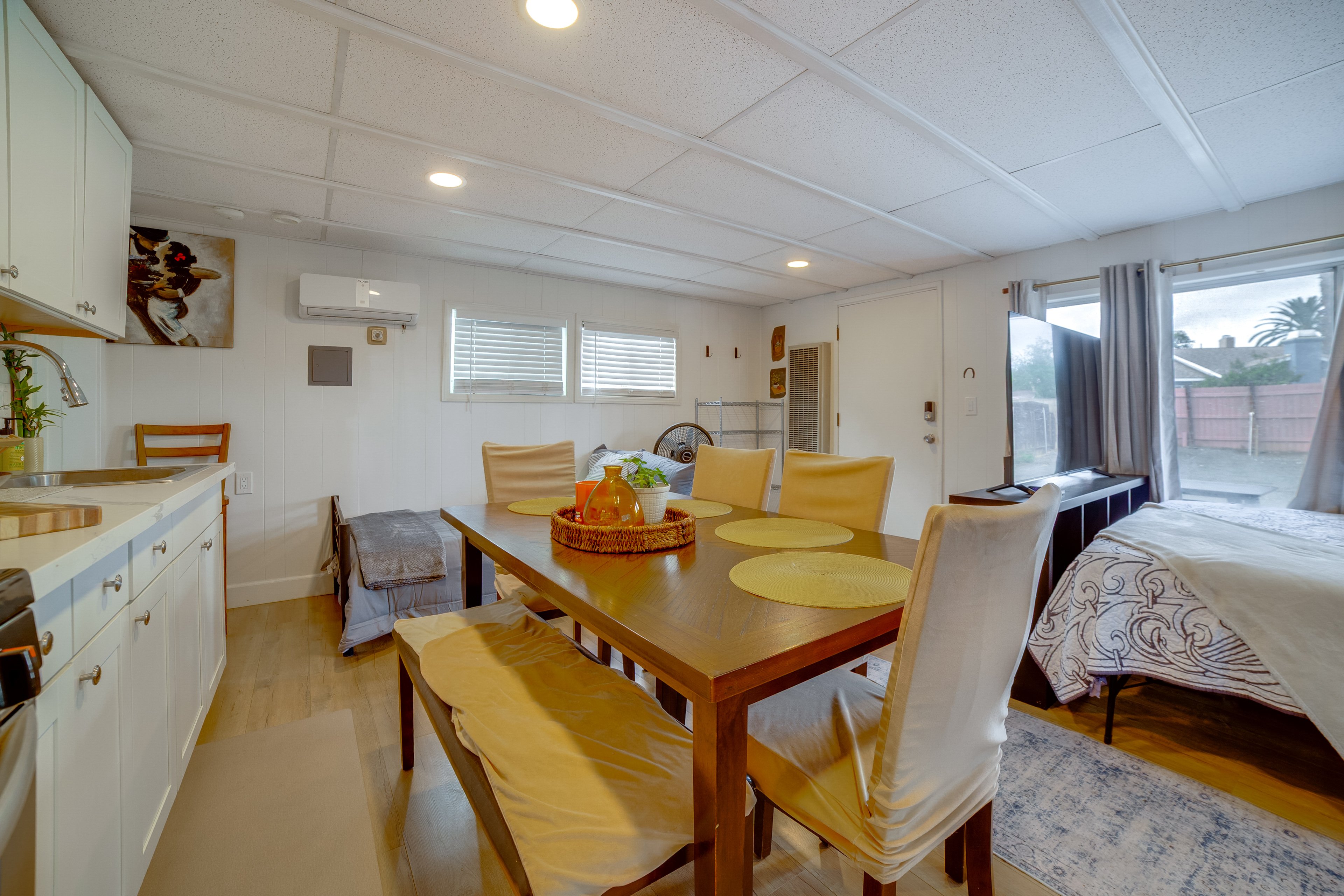 Studio | 2 Queen Beds | Smart TV | Free WiFi