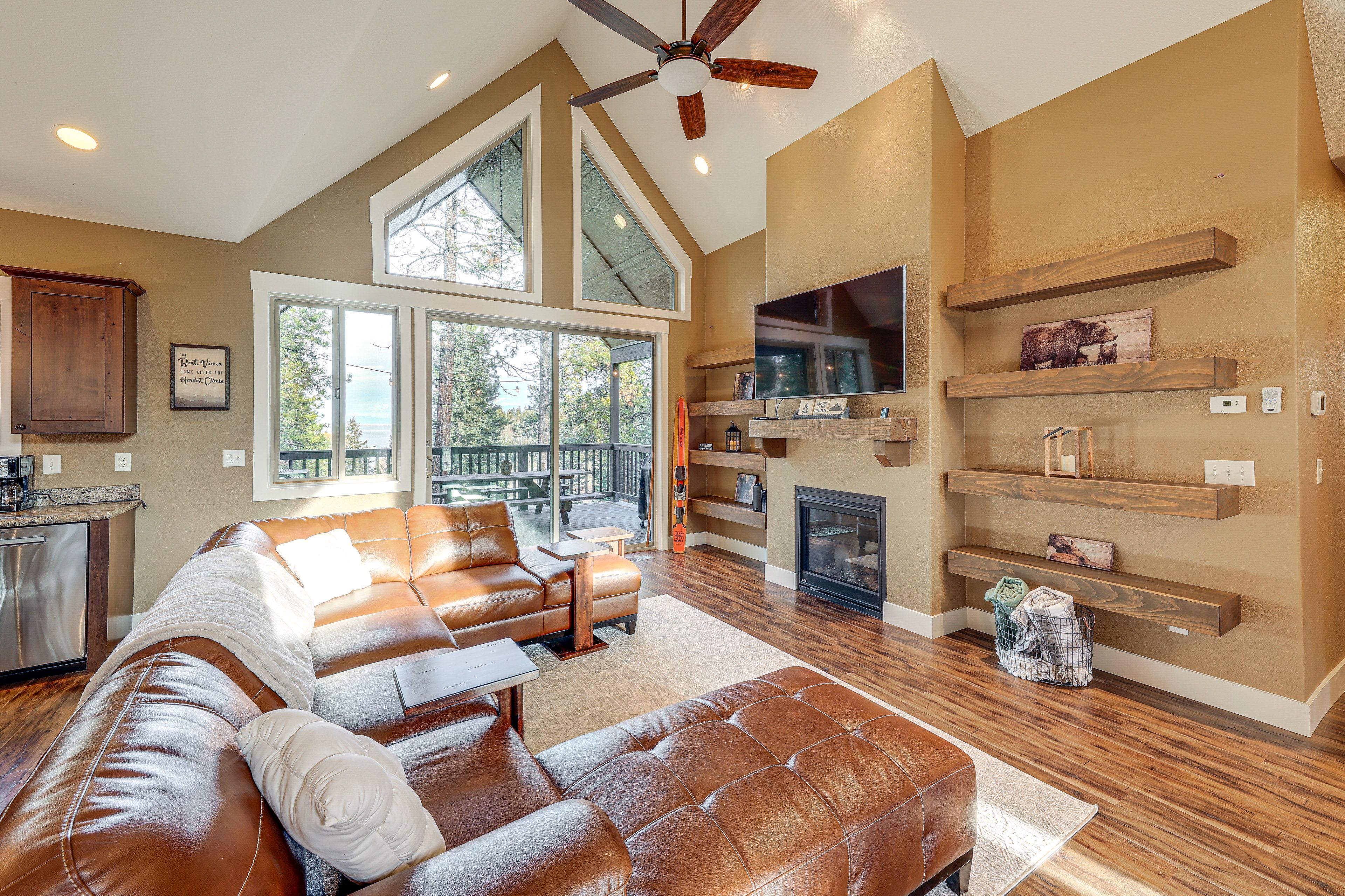 Lakeside Vacation Rental | 4BR | 2.5BA | 2,500 Sq Ft | 1 Step Required