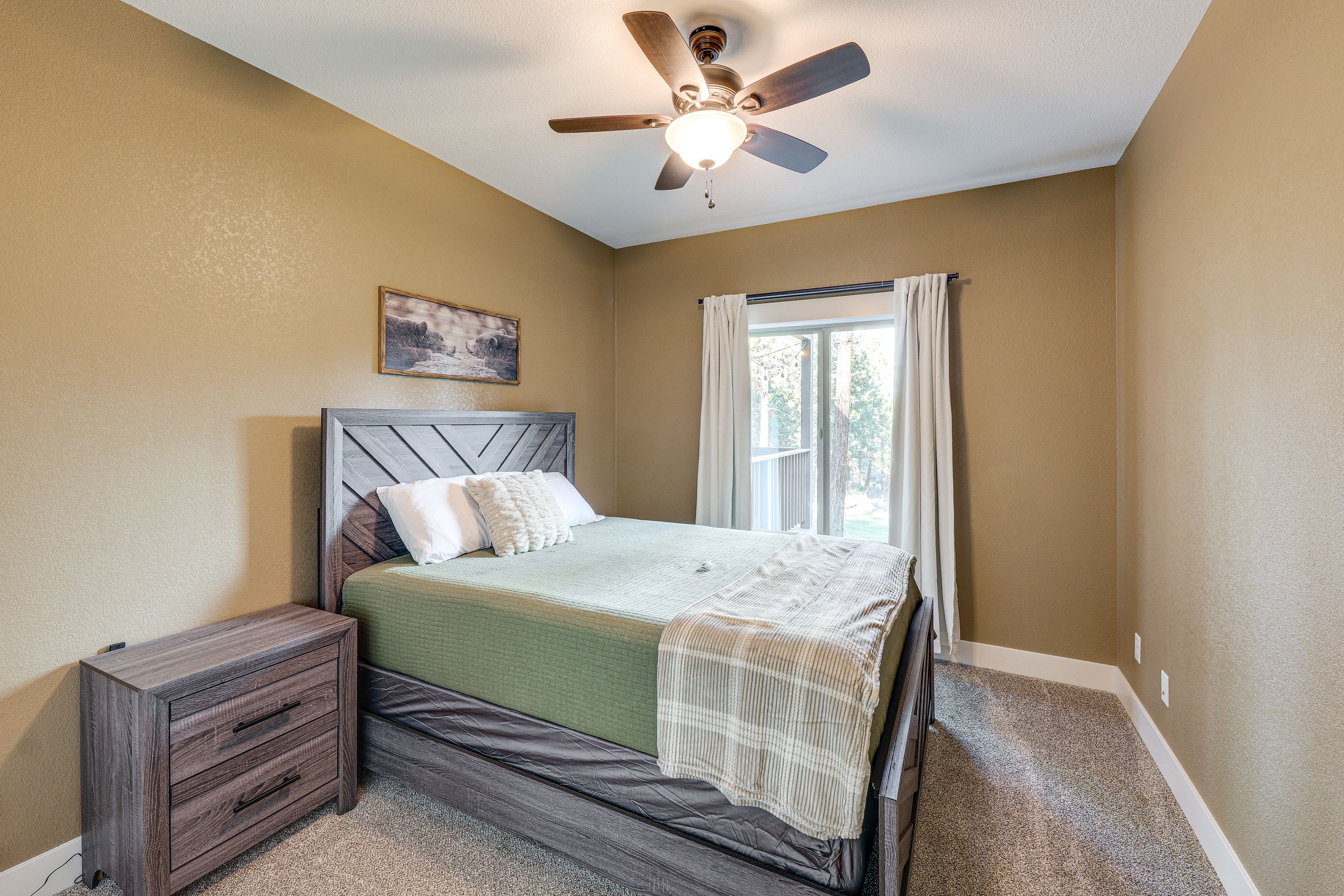 Bedroom 2 | Queen Bed