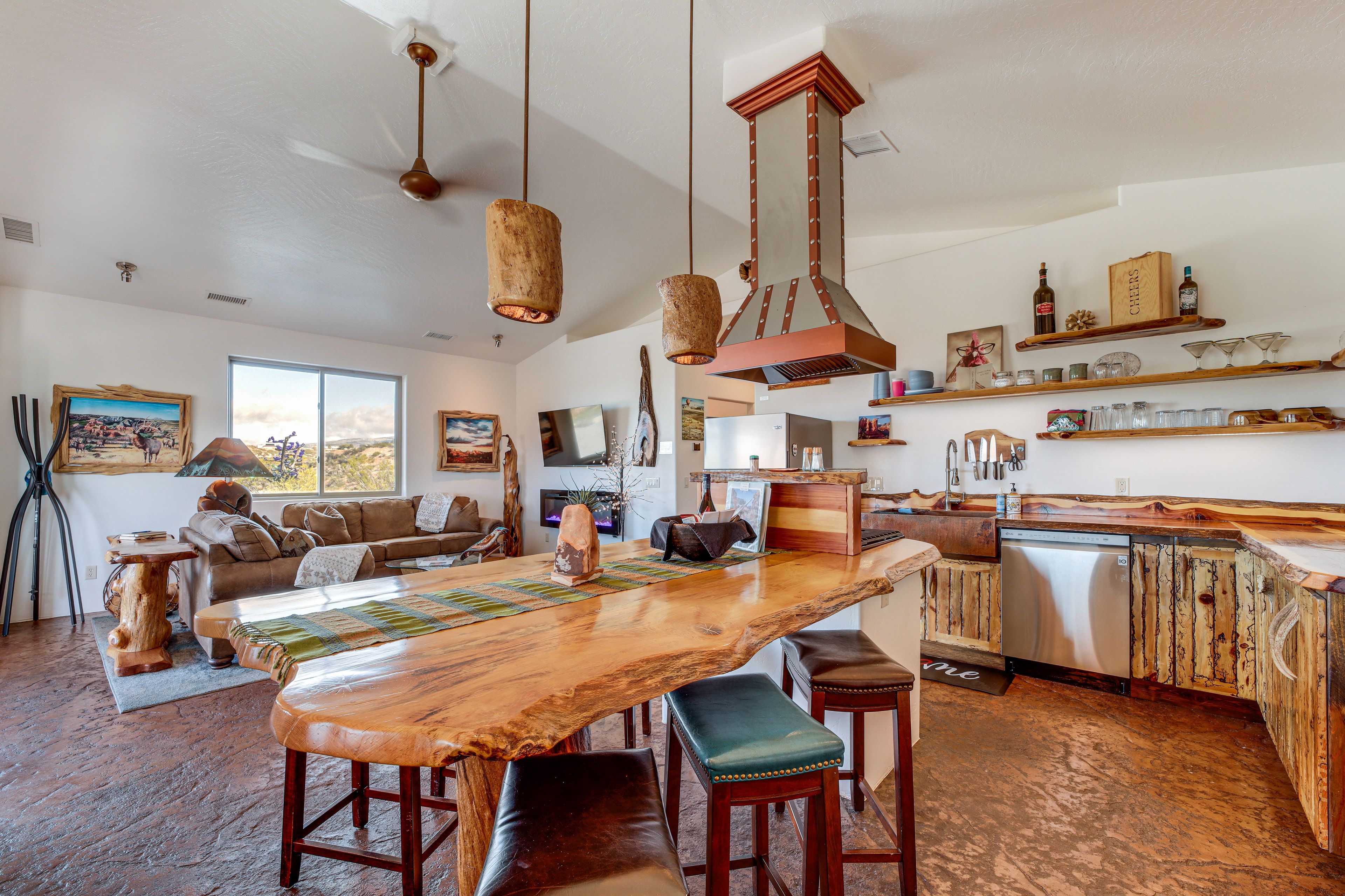 Dining Area | Dishware/Flatware Provided