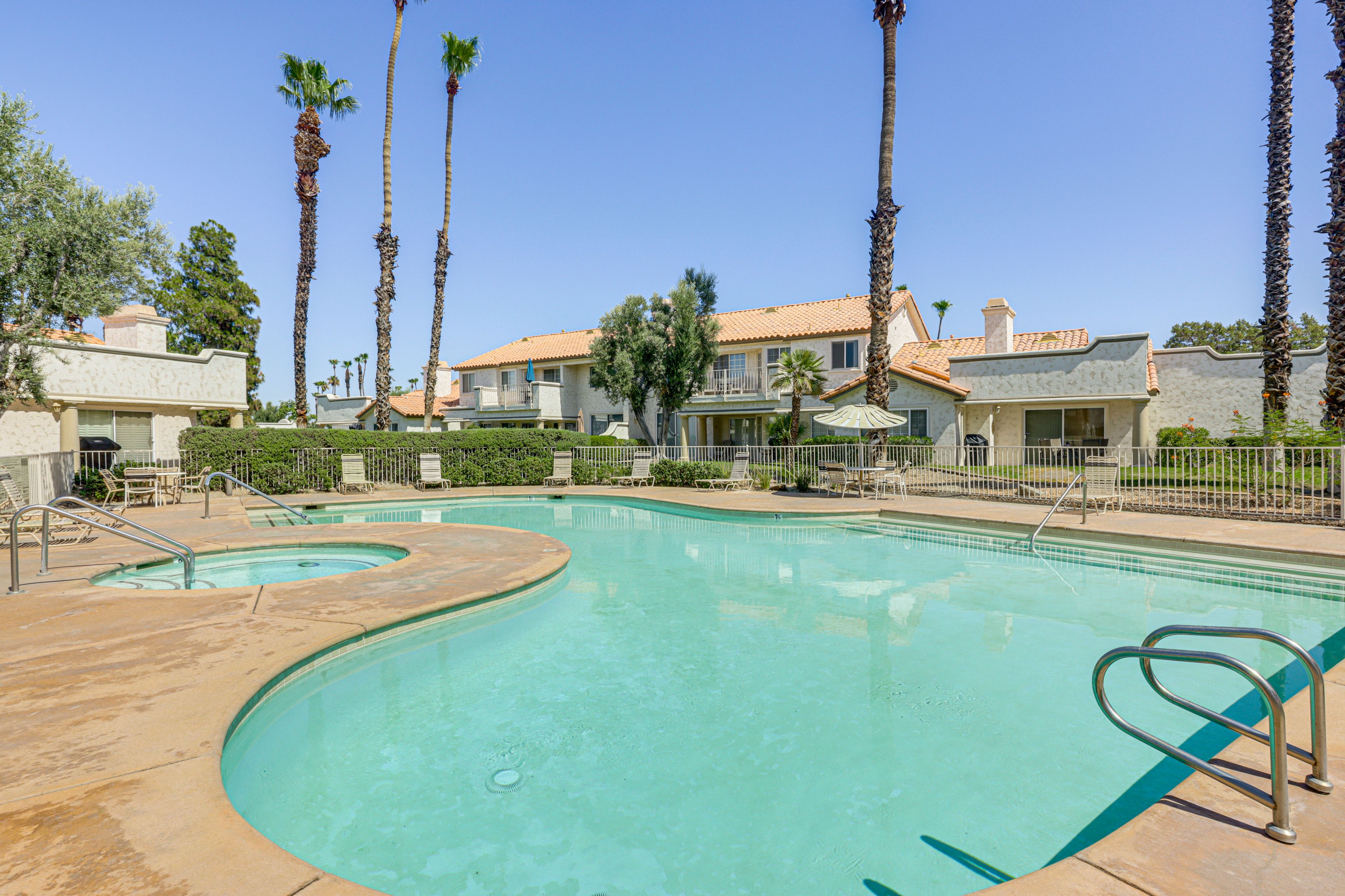 Desert Falls Country Club Pool & Hot Tub