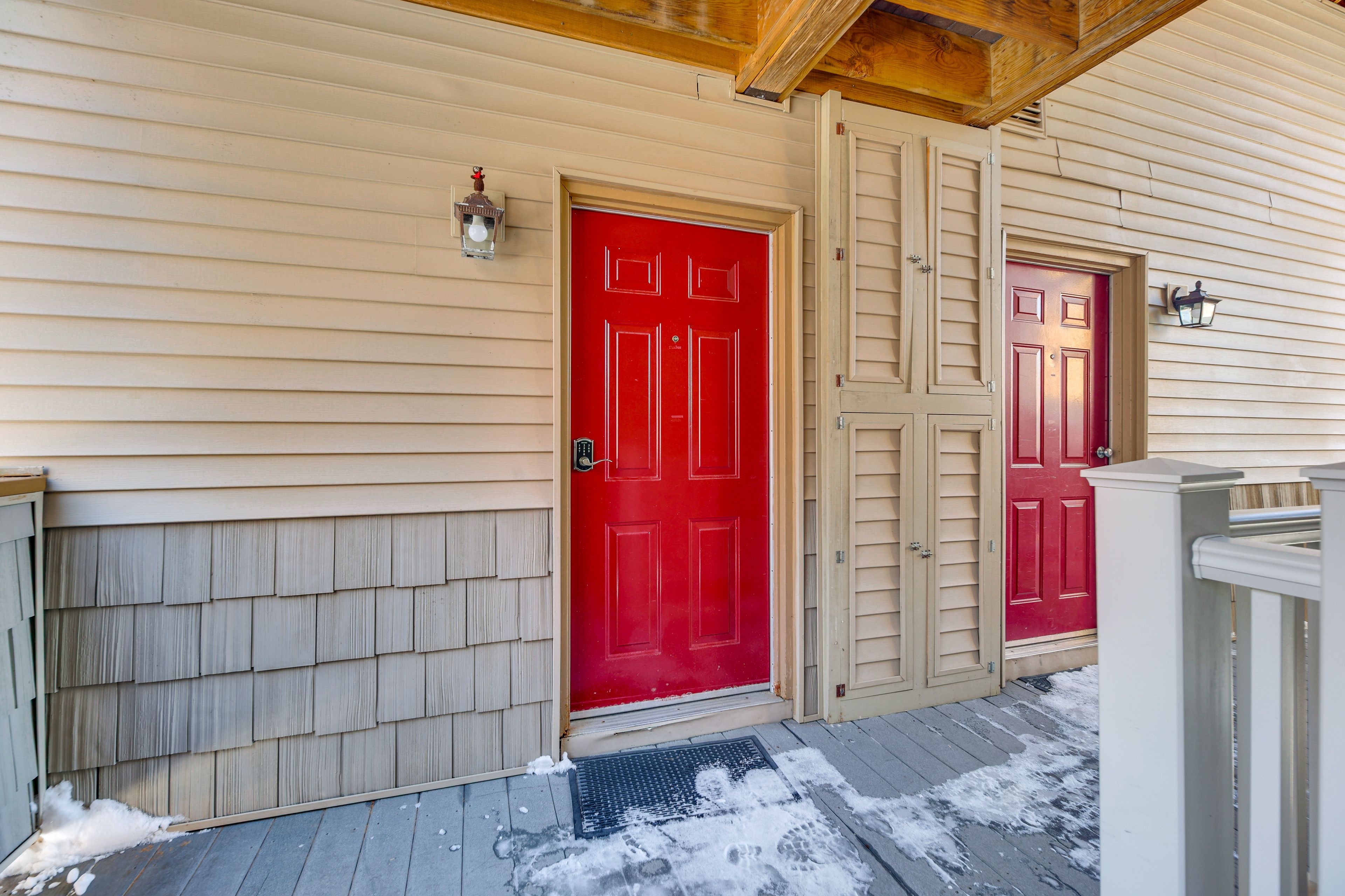 Property Exterior | Single-Level Condo | 3rd-Floor Unit