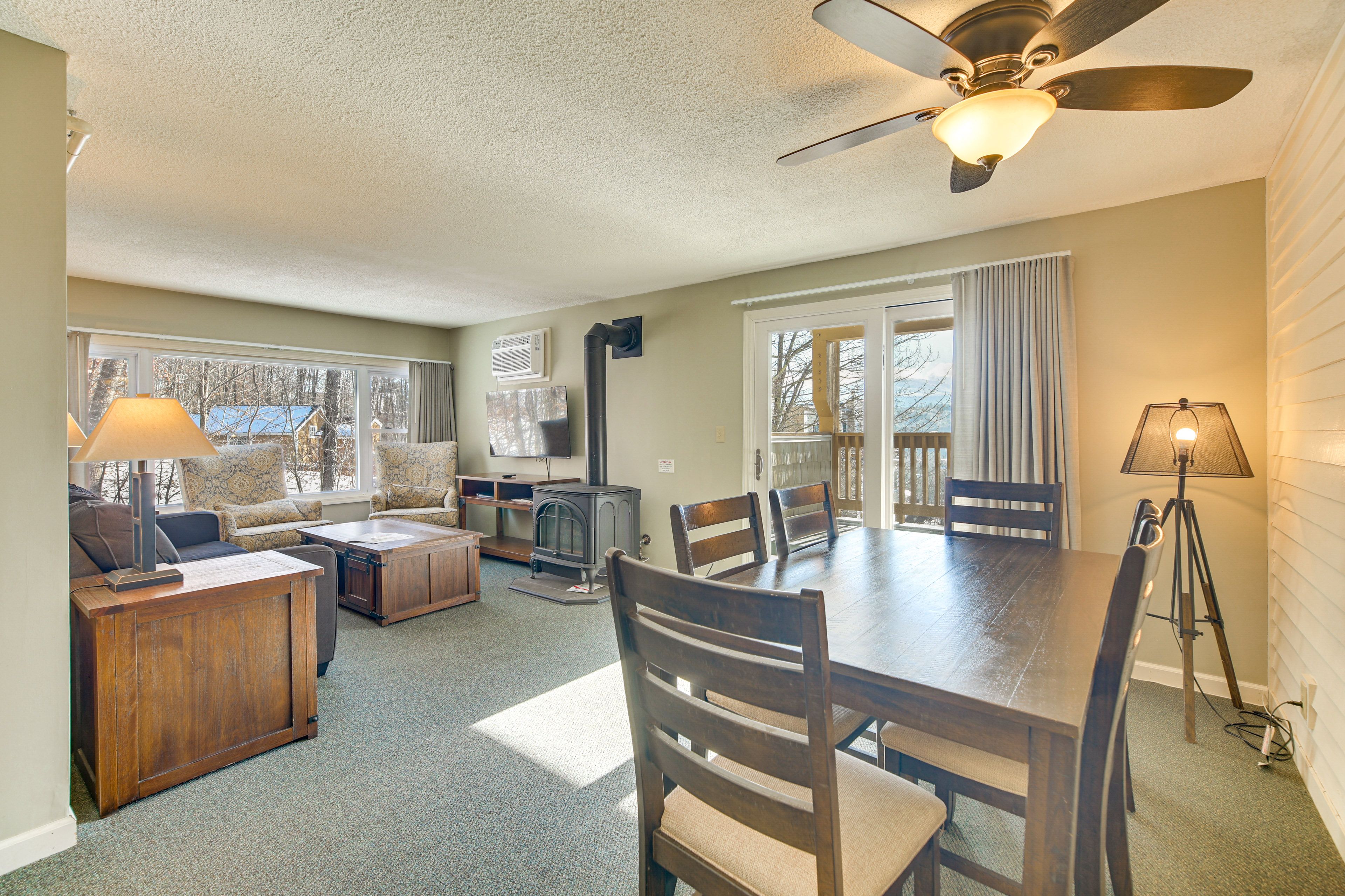 Interior | Central A/C & Heating | Free WiFi