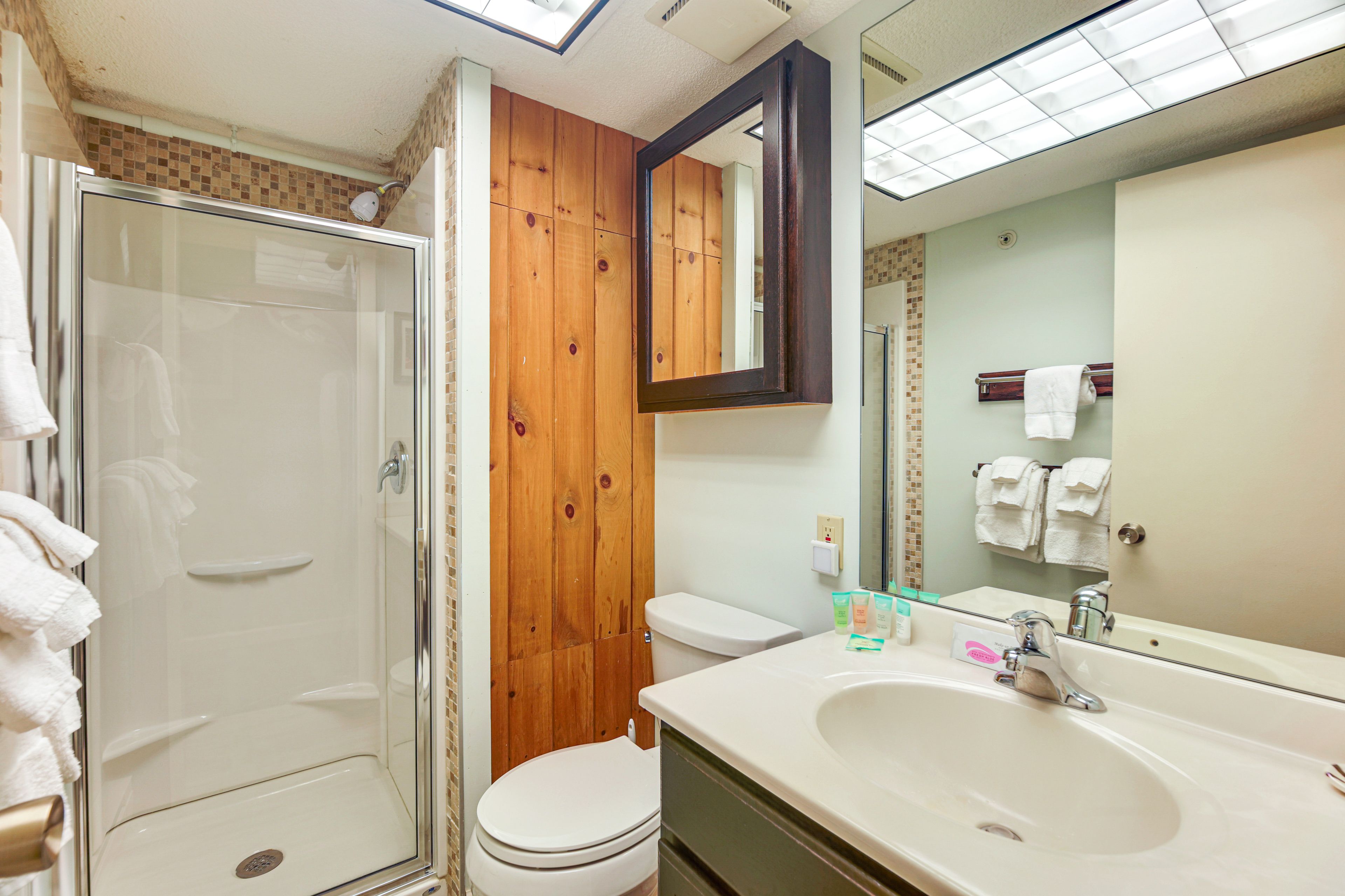 Full Bathroom | Complimentary Toiletries