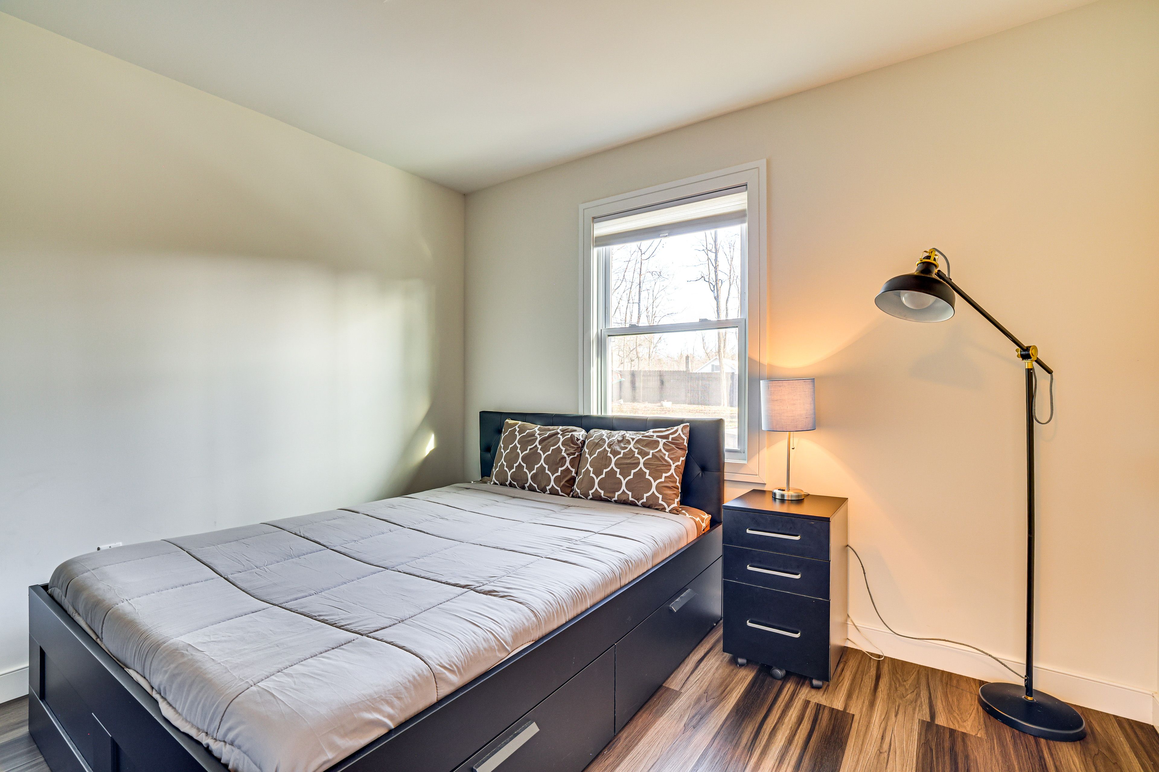 Bedroom 3 | Queen Bed