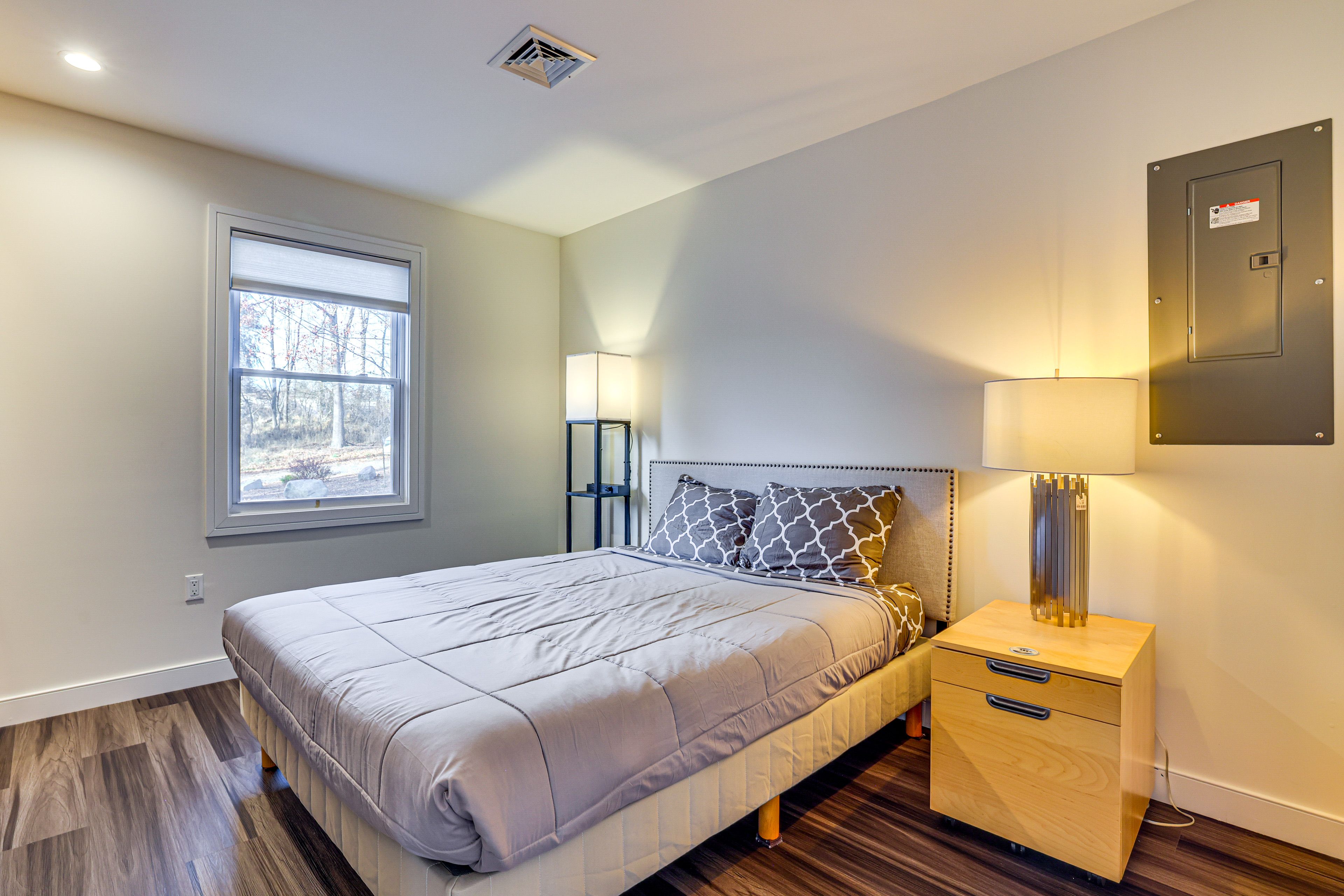 Bedroom 4 | Queen Bed