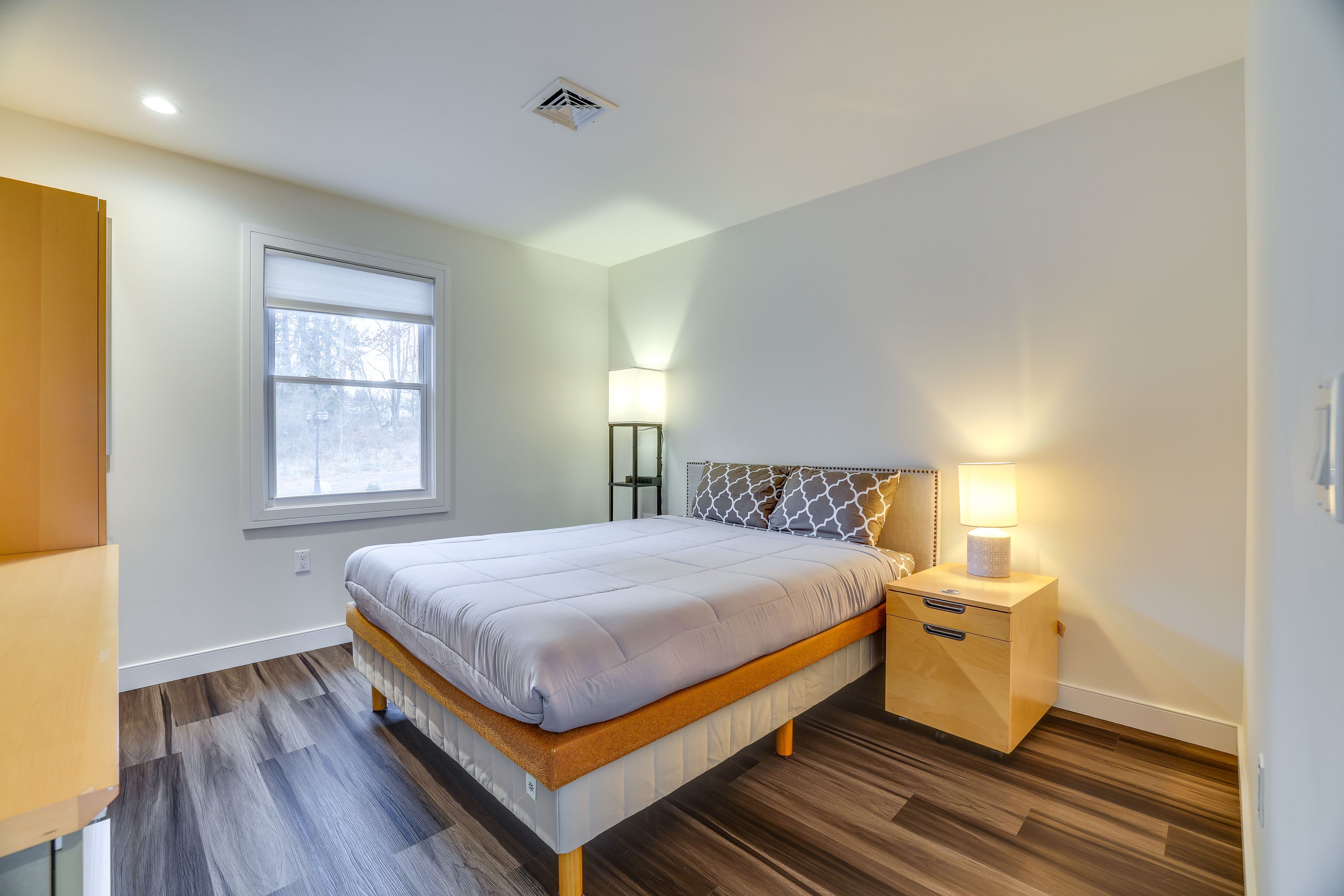 Bedroom 5 | Queen Bed