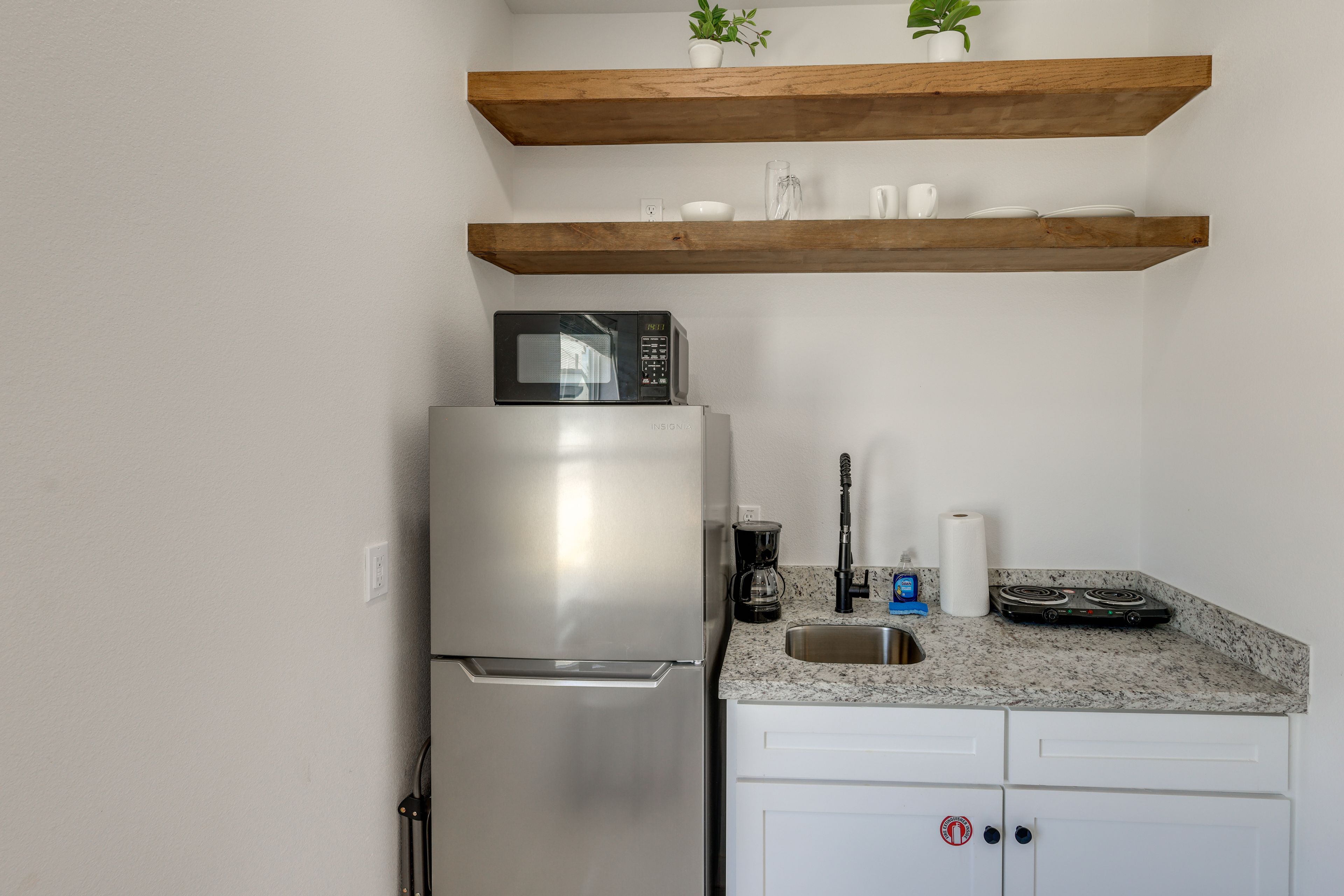 Kitchenette | Hot Plate | Toaster