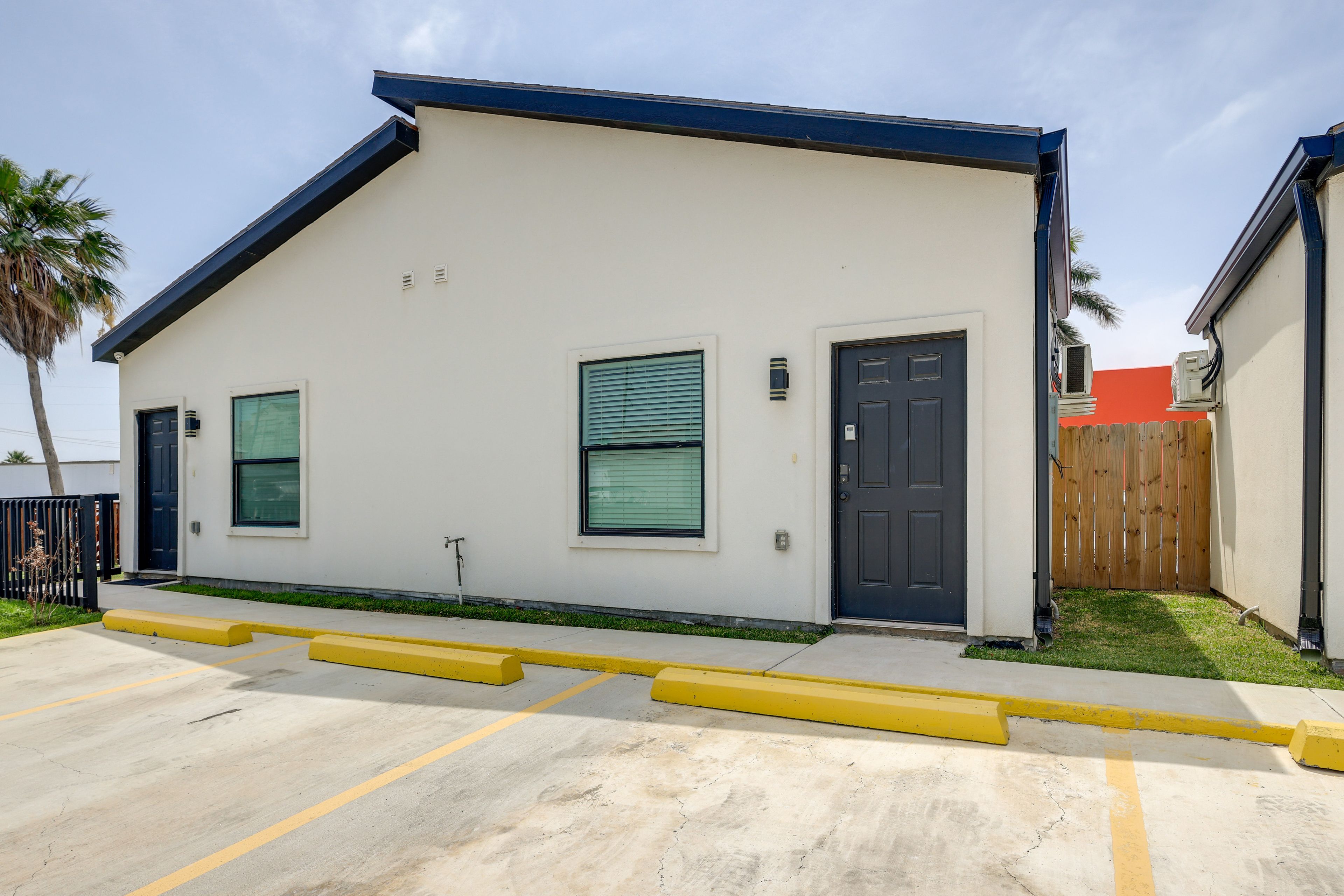 Studio 17 | Property Exterior | Community Pool