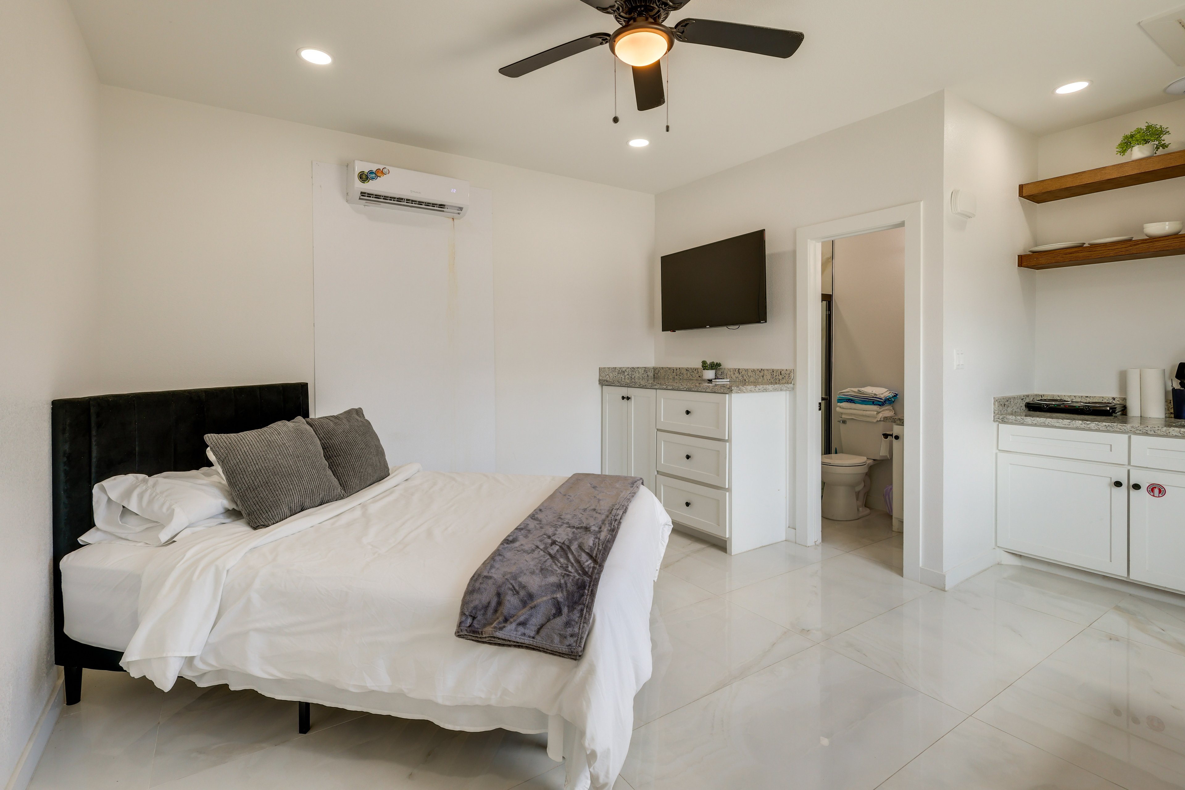 South Padre Island Vacation Rental | Studio | 1BA | 450 Sq Ft