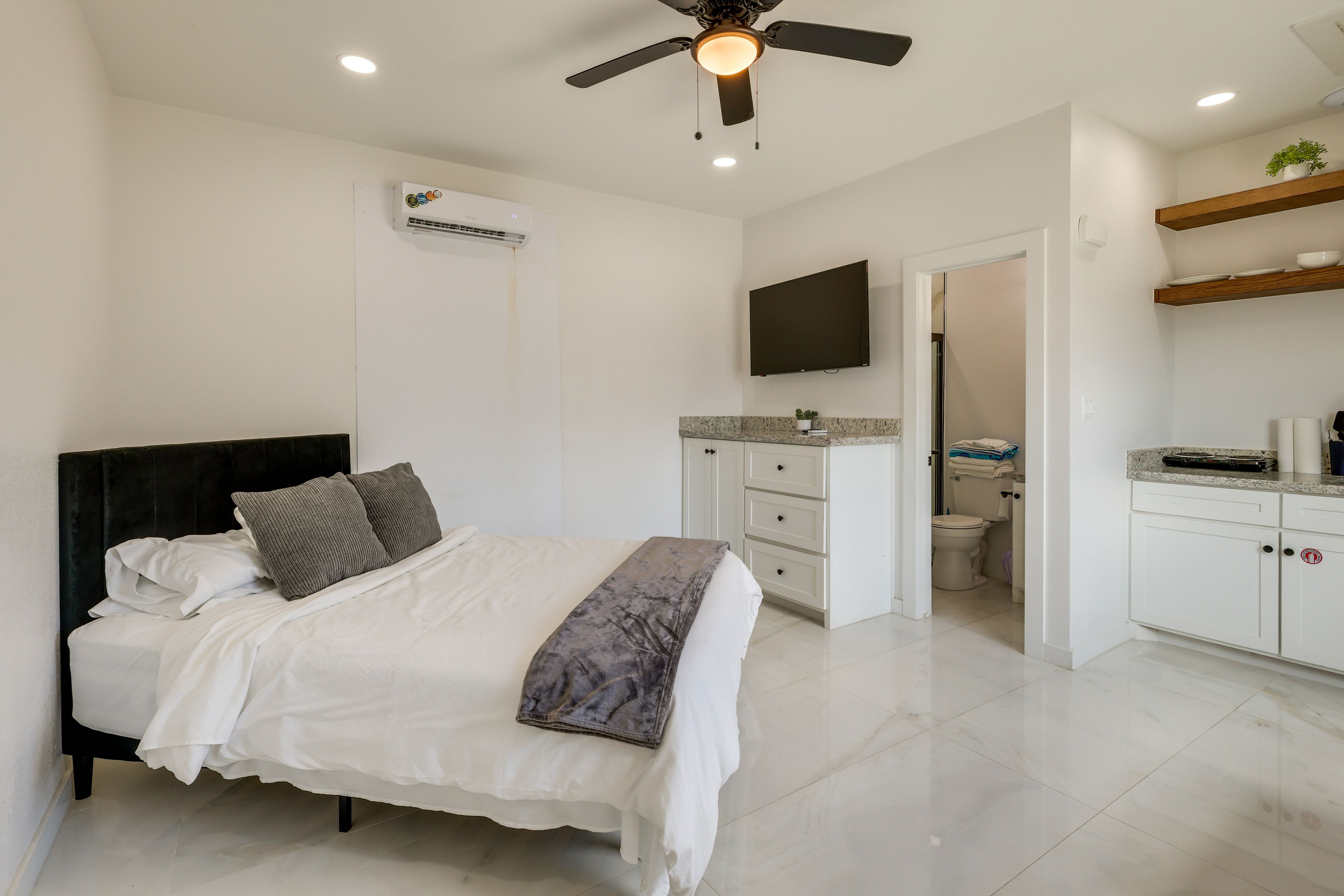 South Padre Island Vacation Rental | Studio | 1BA | 450 Sq Ft