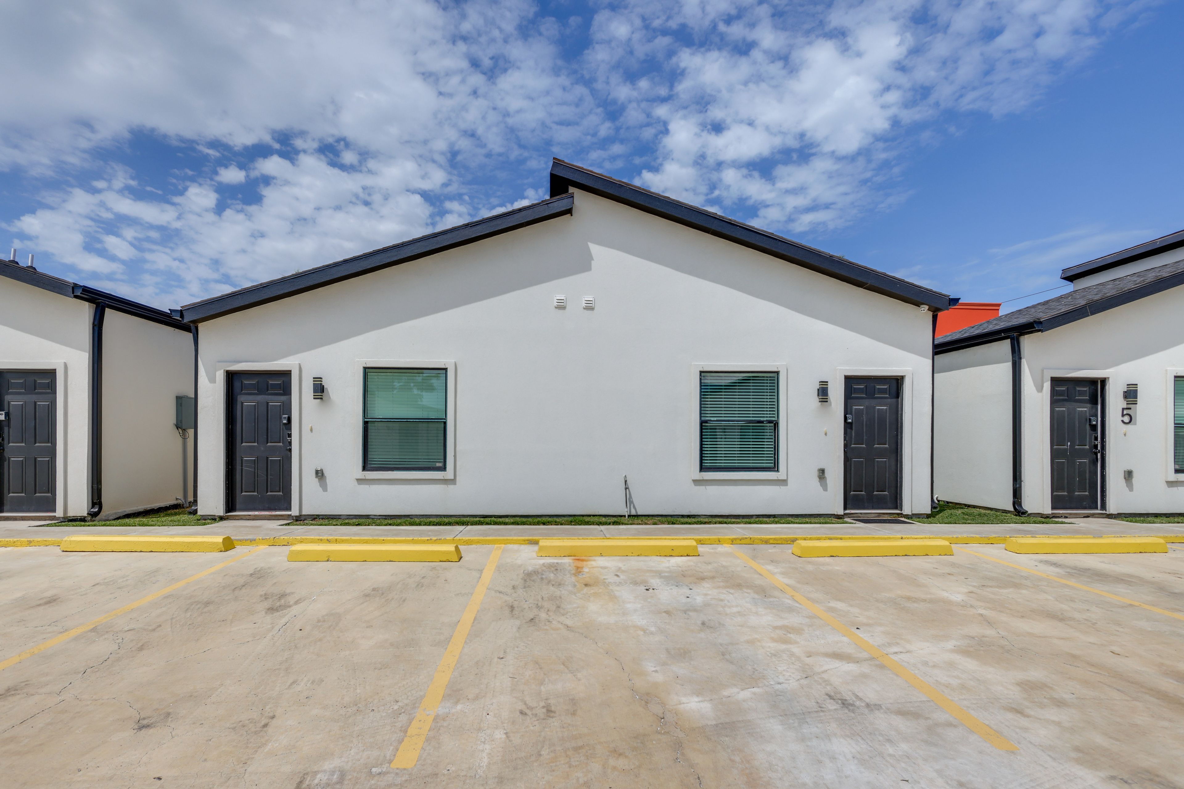 Studio 17 | Property Exterior