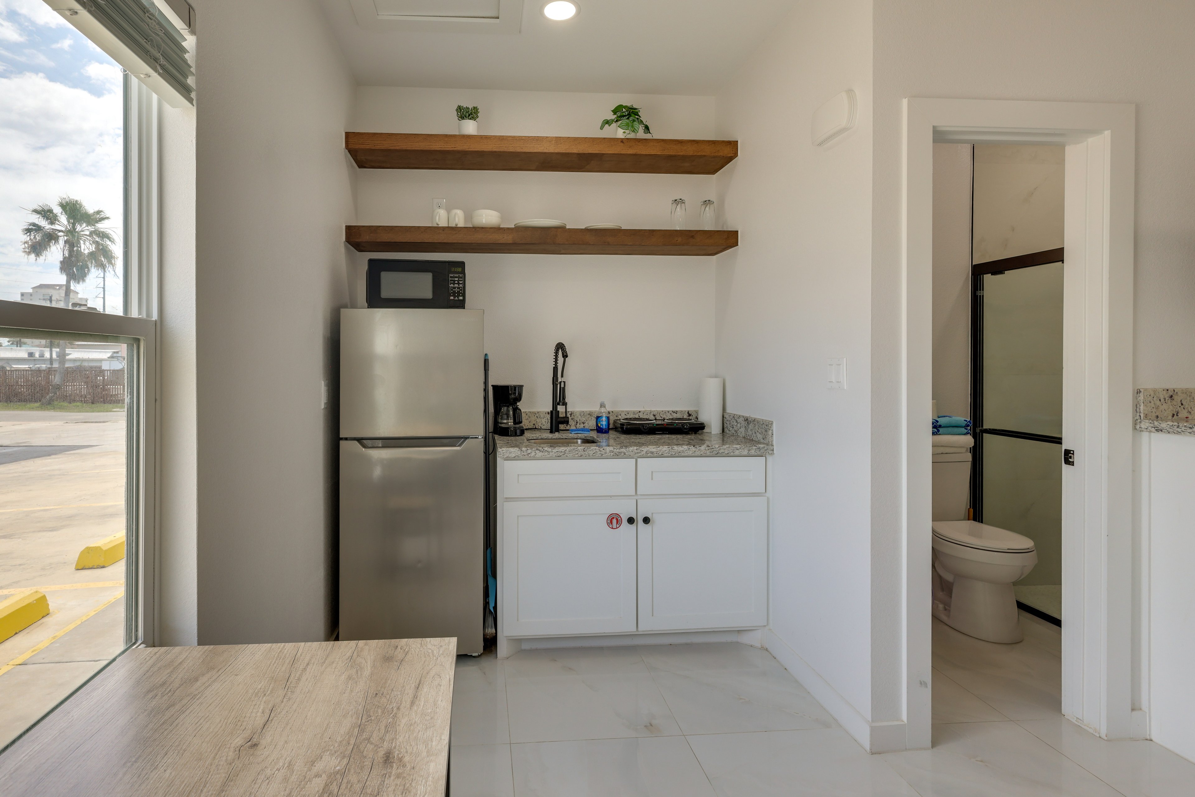 Kitchenette | Dining Table