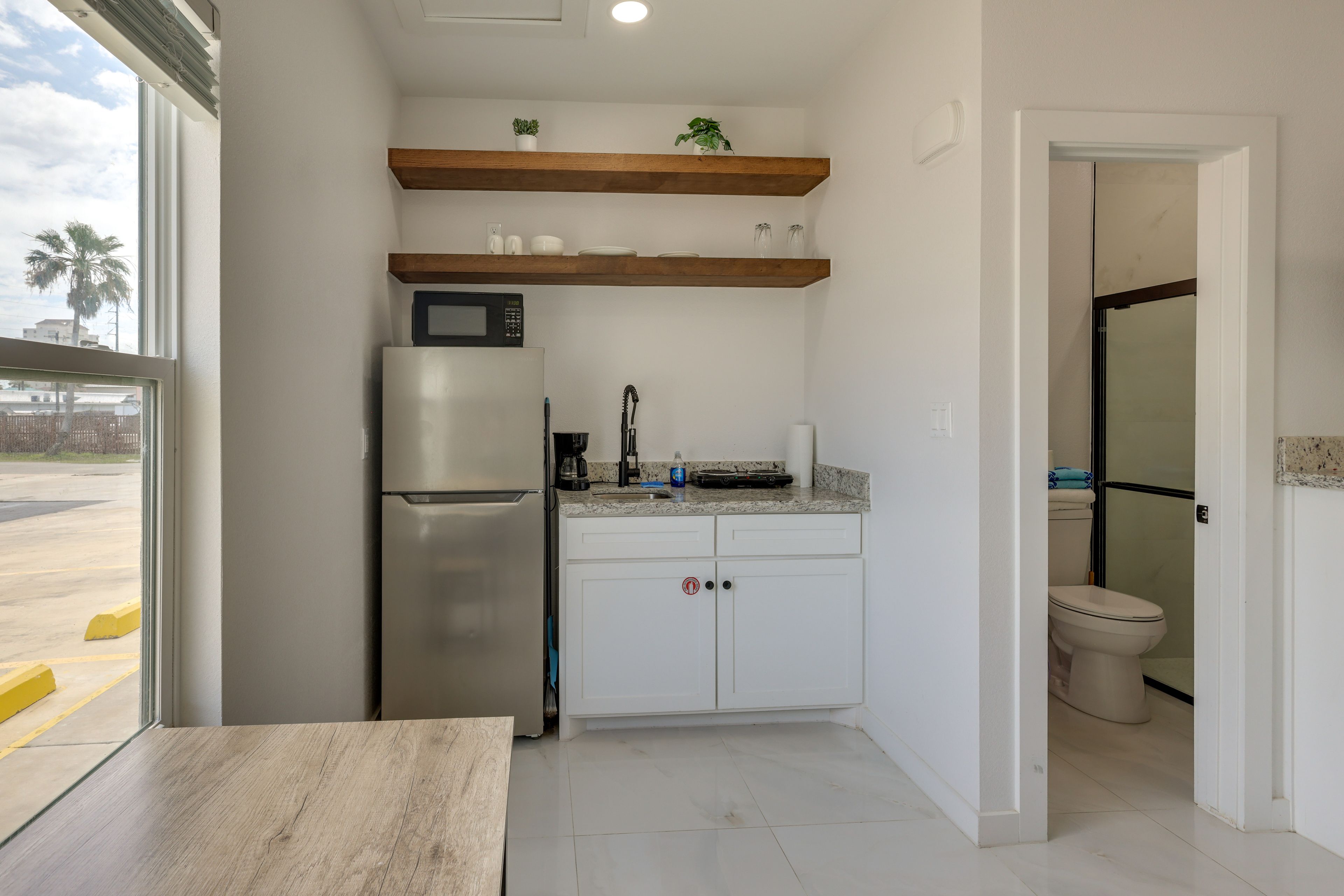 Kitchenette | Dining Table