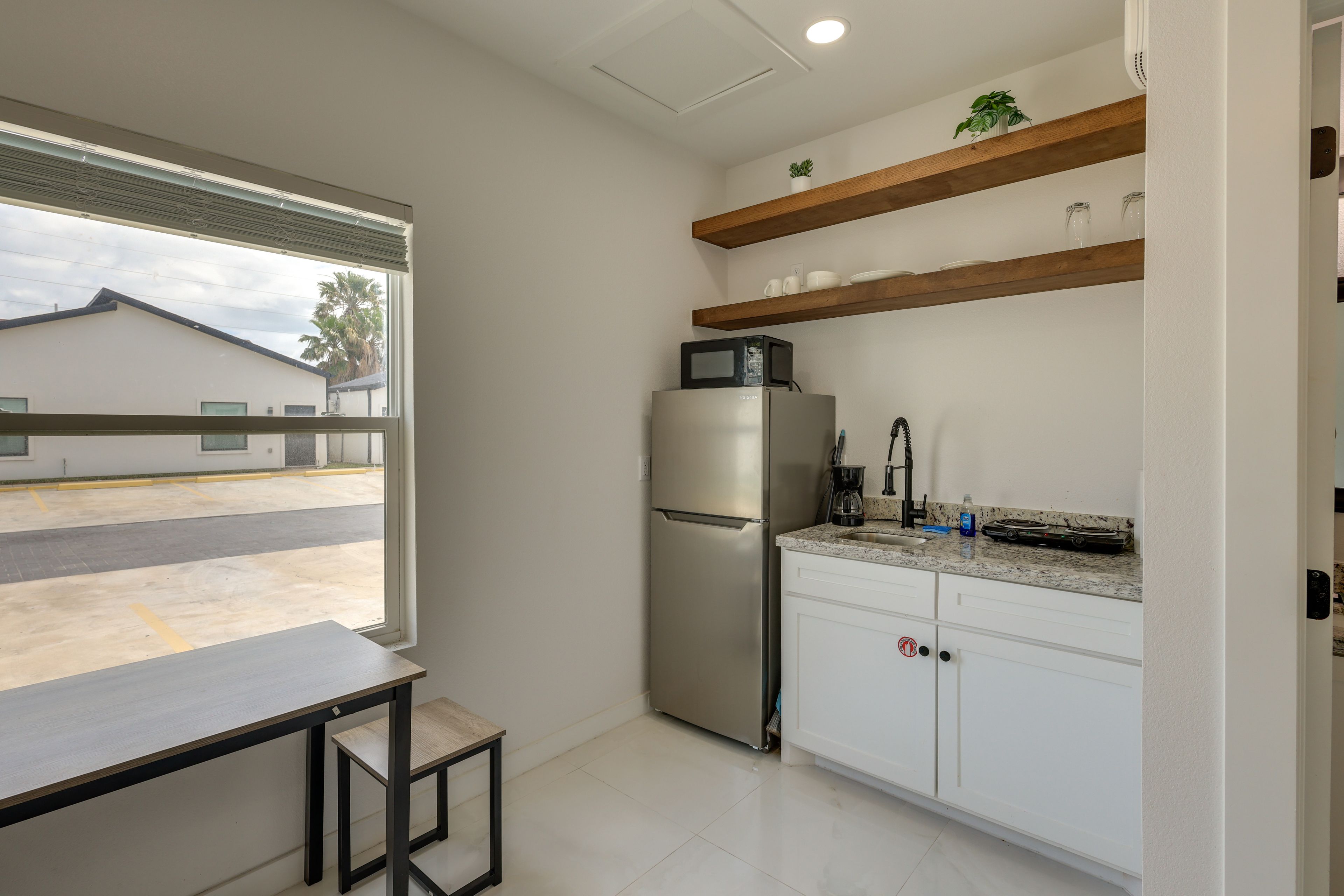 Kitchenette | Hot Plate | Toaster