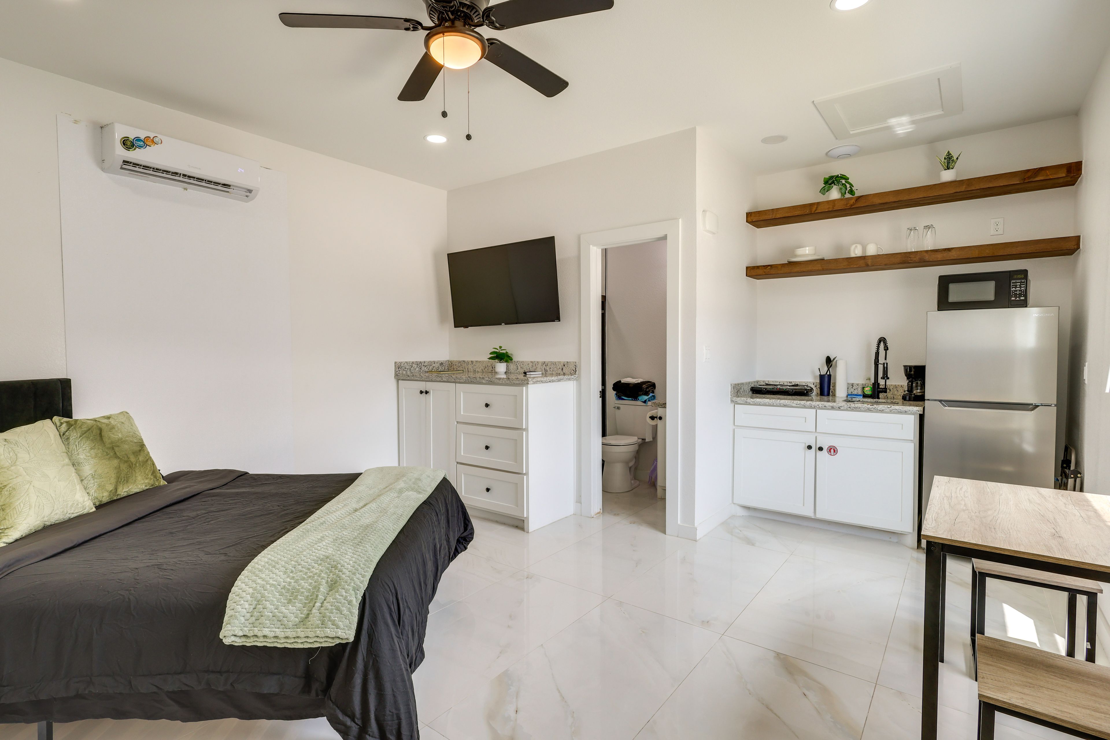 South Padre Island Vacation Rental | Studio | 1BA | 450 Sq Ft