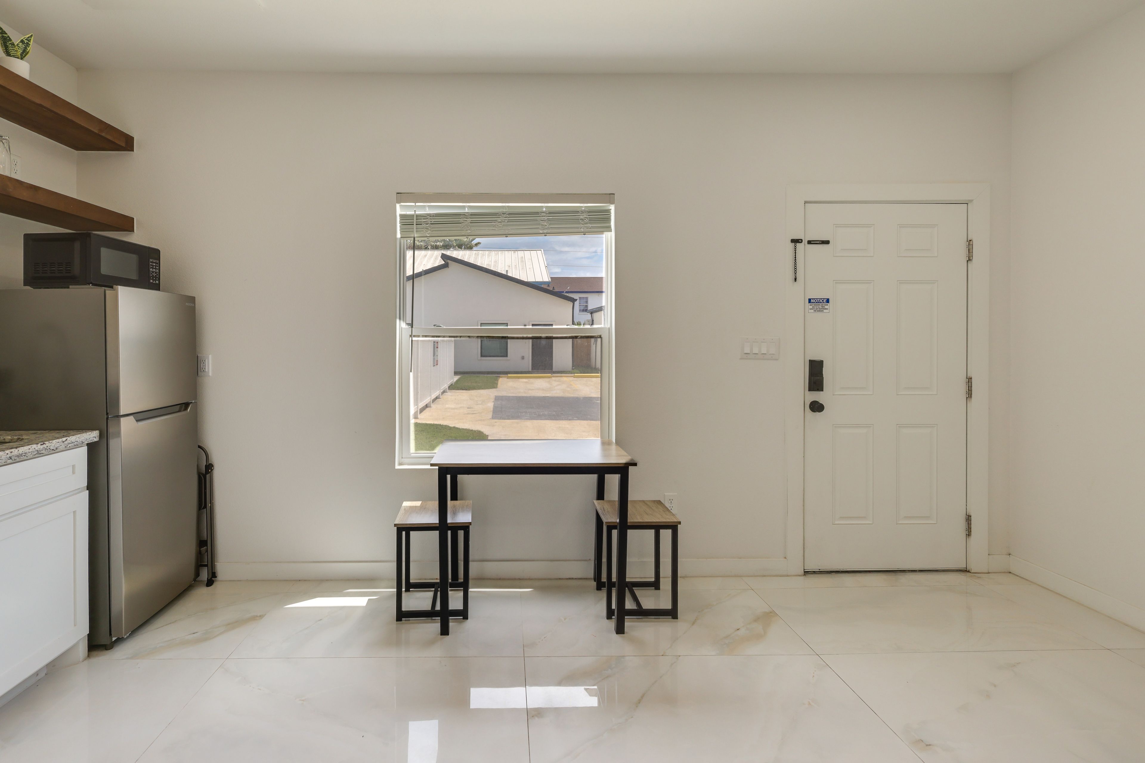 Dining Area | Dishware/Flatware Provided