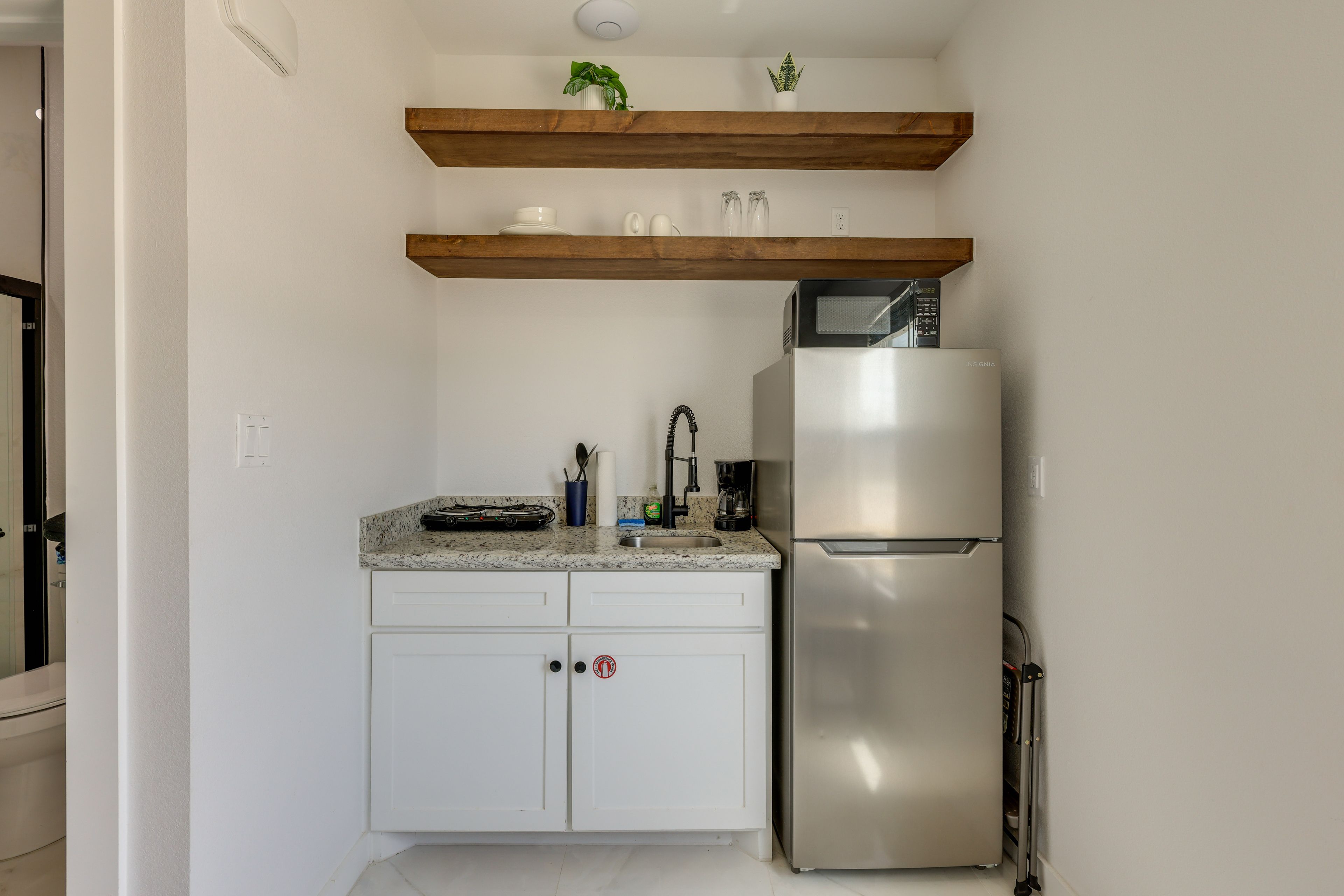 Kitchenette | Hot Plate | Toaster