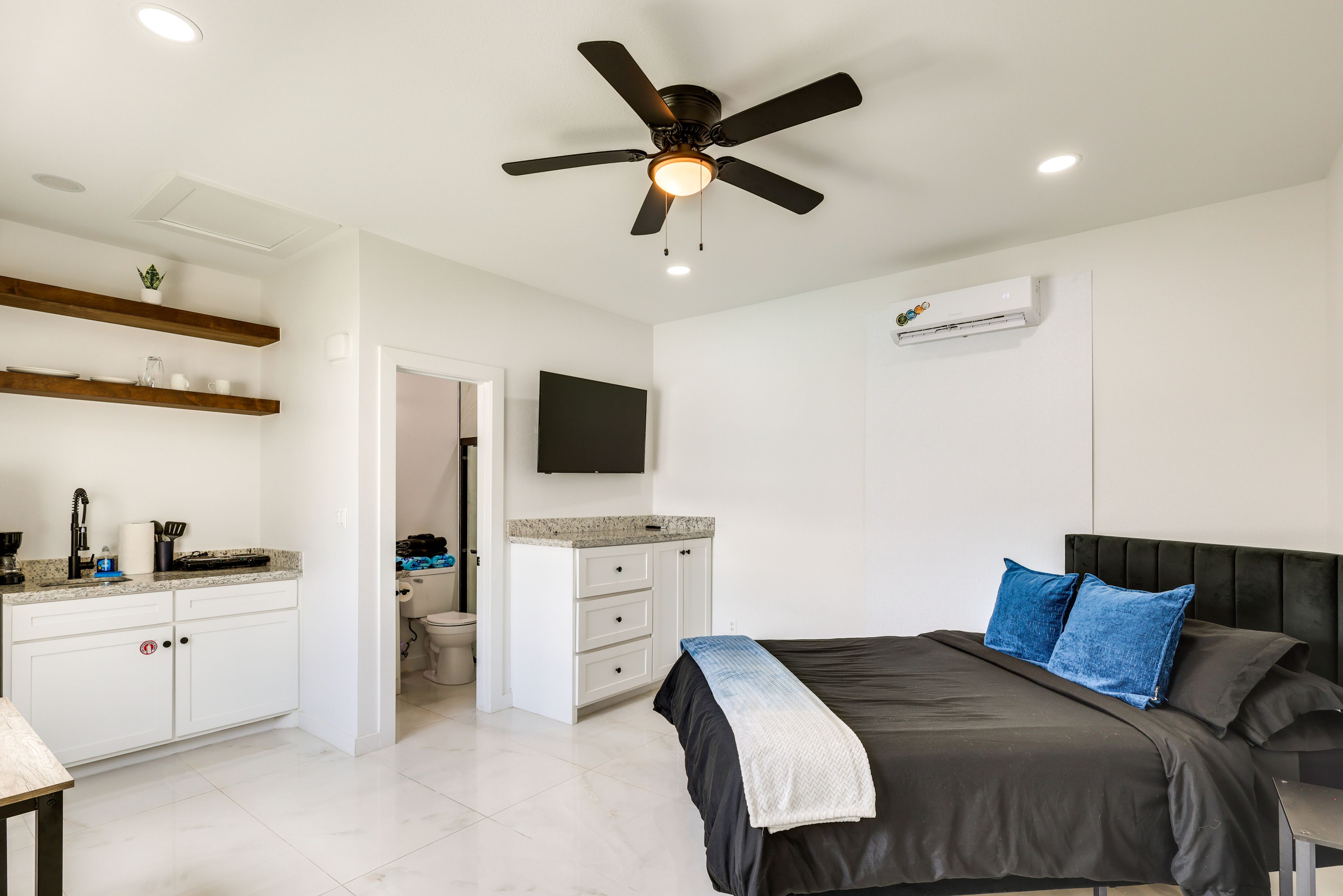 South Padre Island Vacation Rental | Studio | 1BA | 450 Sq Ft
