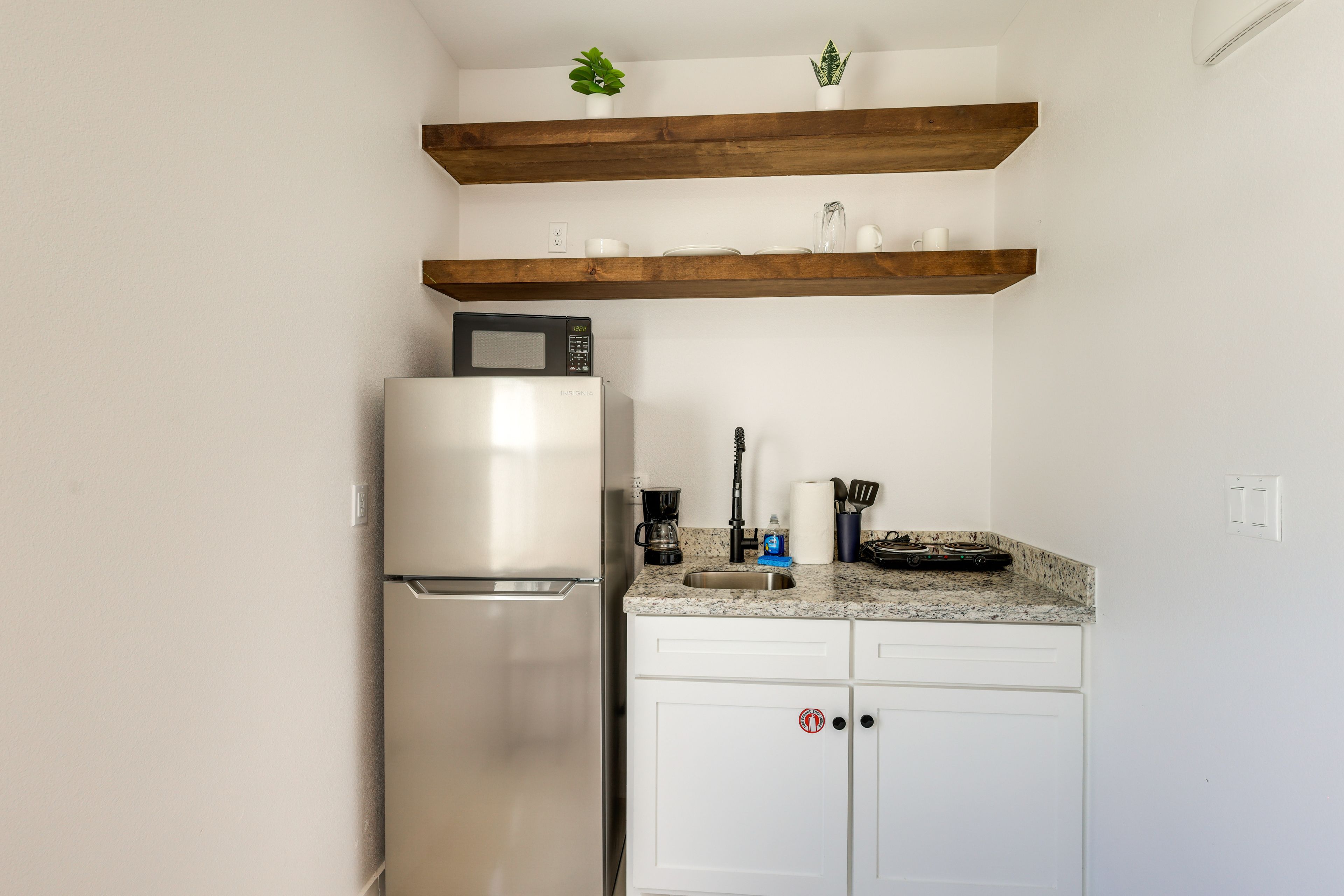 Kitchenette | Hot Plate | Toaster