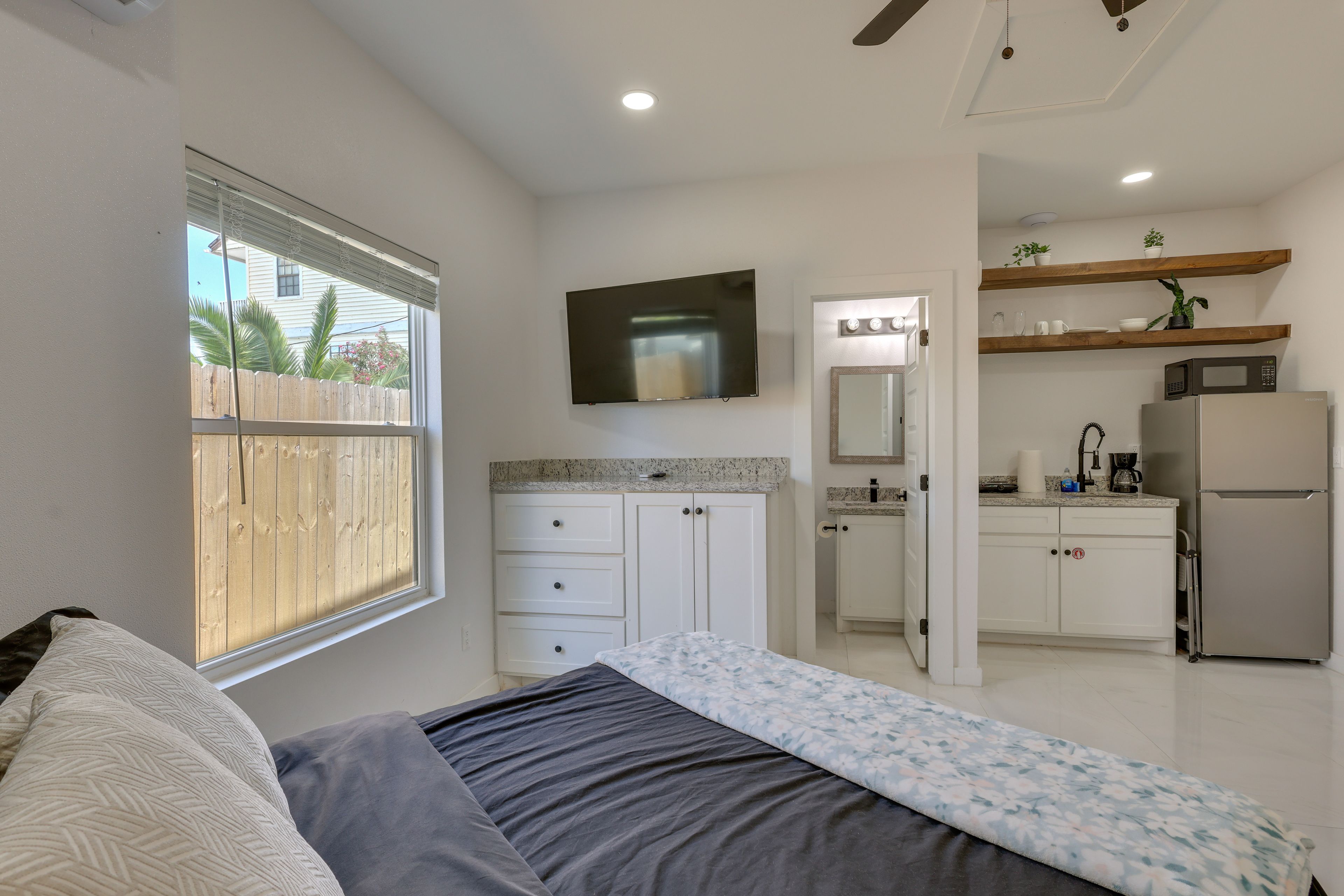 South Padre Island Vacation Rental | Studio | 1BA | 450 Sq Ft