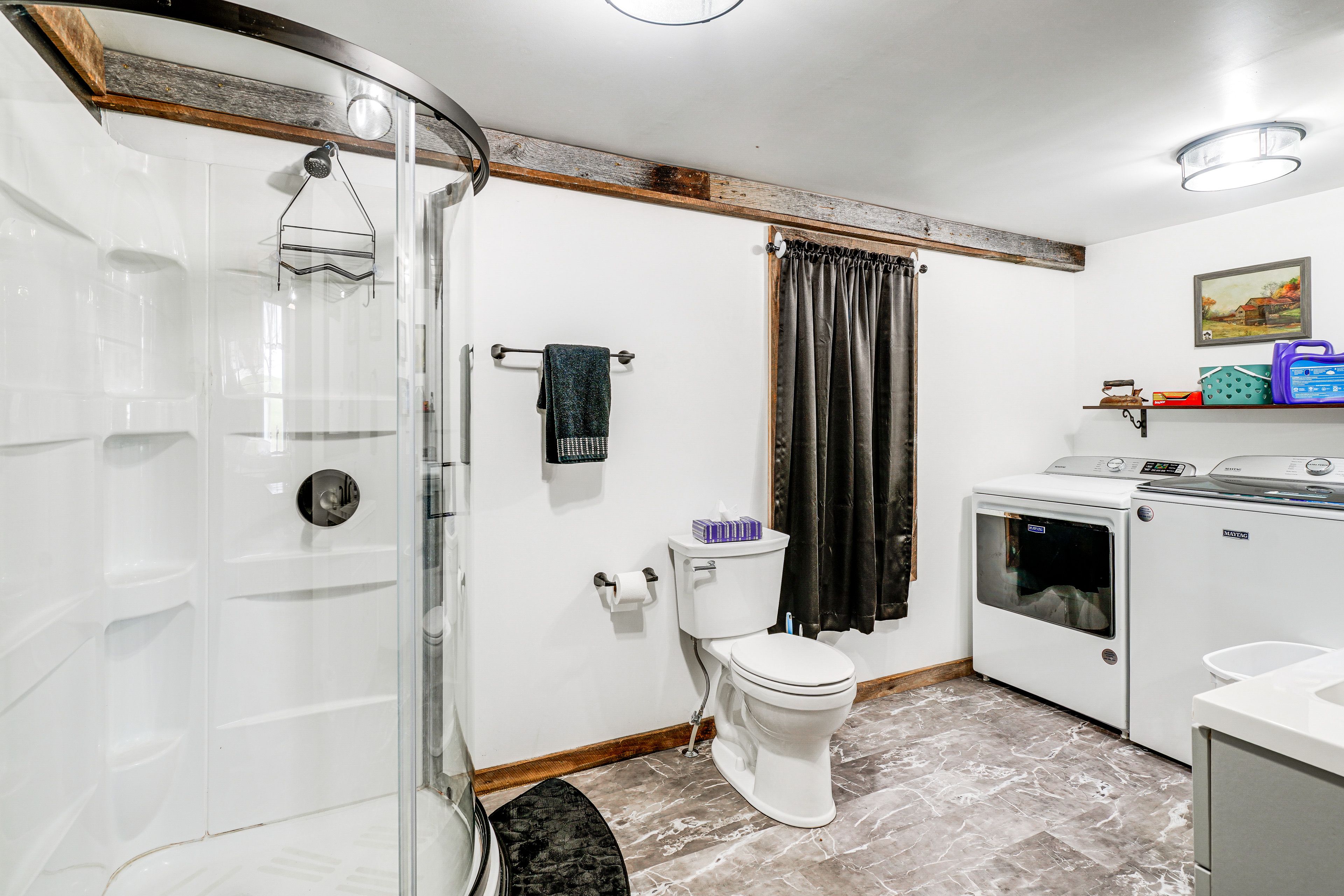 Full Bathroom | Towels Provided | Complimentary Toiletries | Washer/Dryer