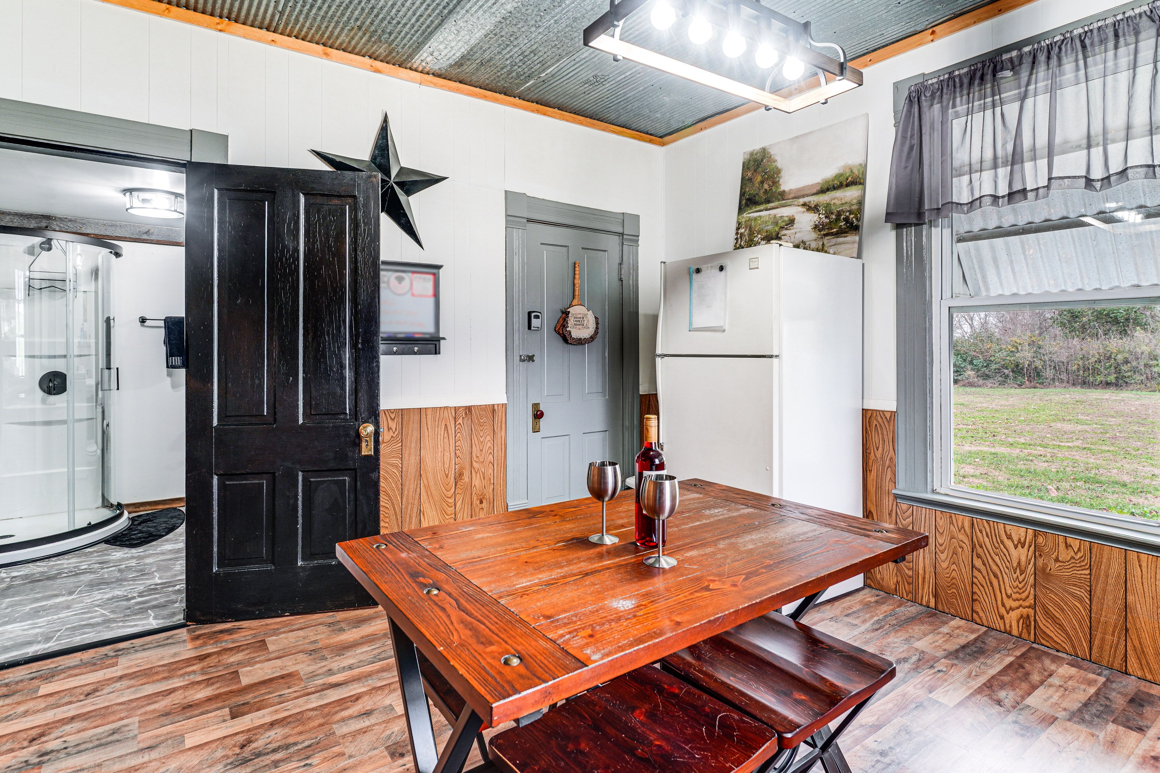 Dining Area | Dishware/Flatware
