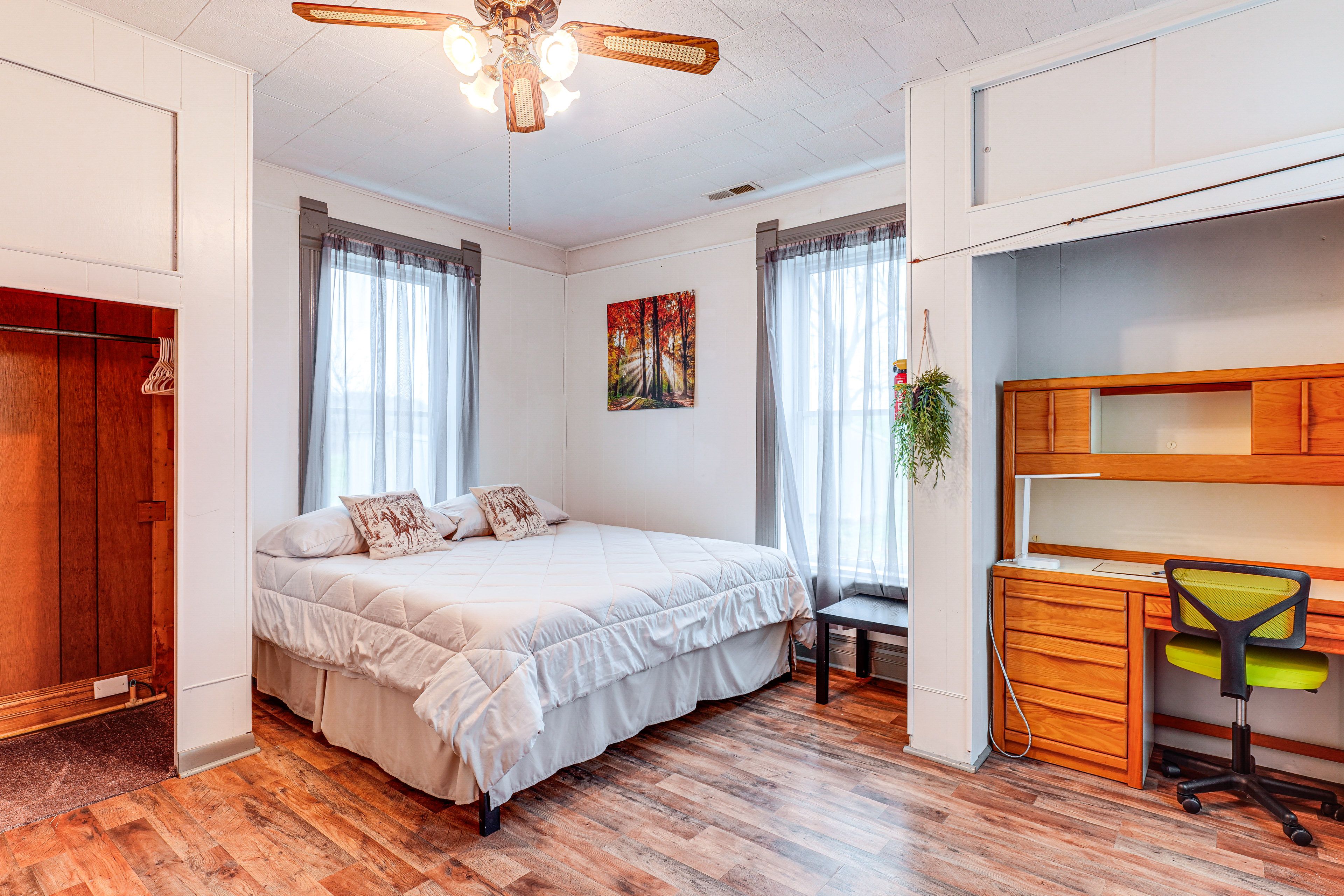 Bedroom 1 | King Bed