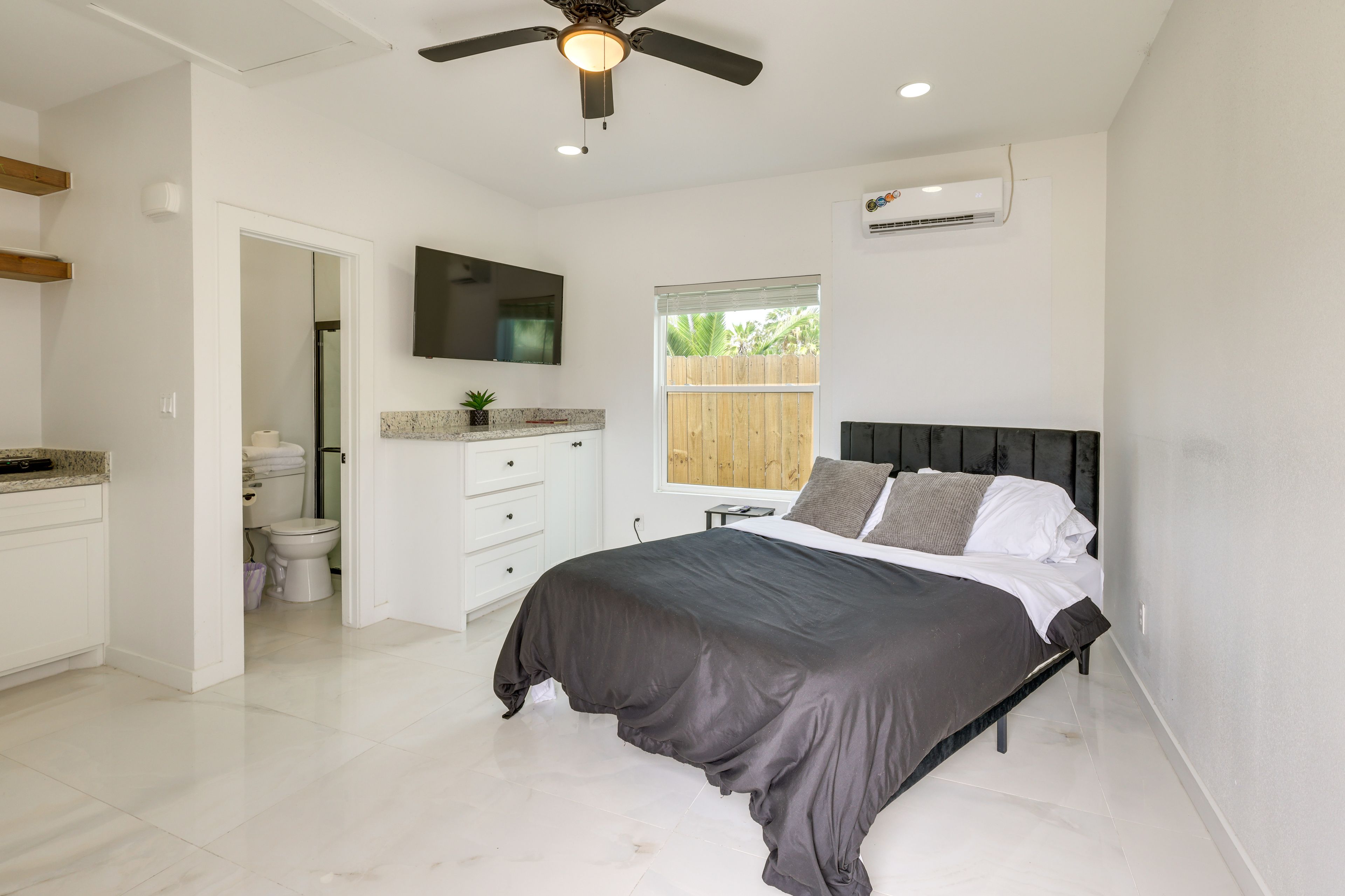 South Padre Island Vacation Rental | Studio | 1BA | 450 Sq Ft