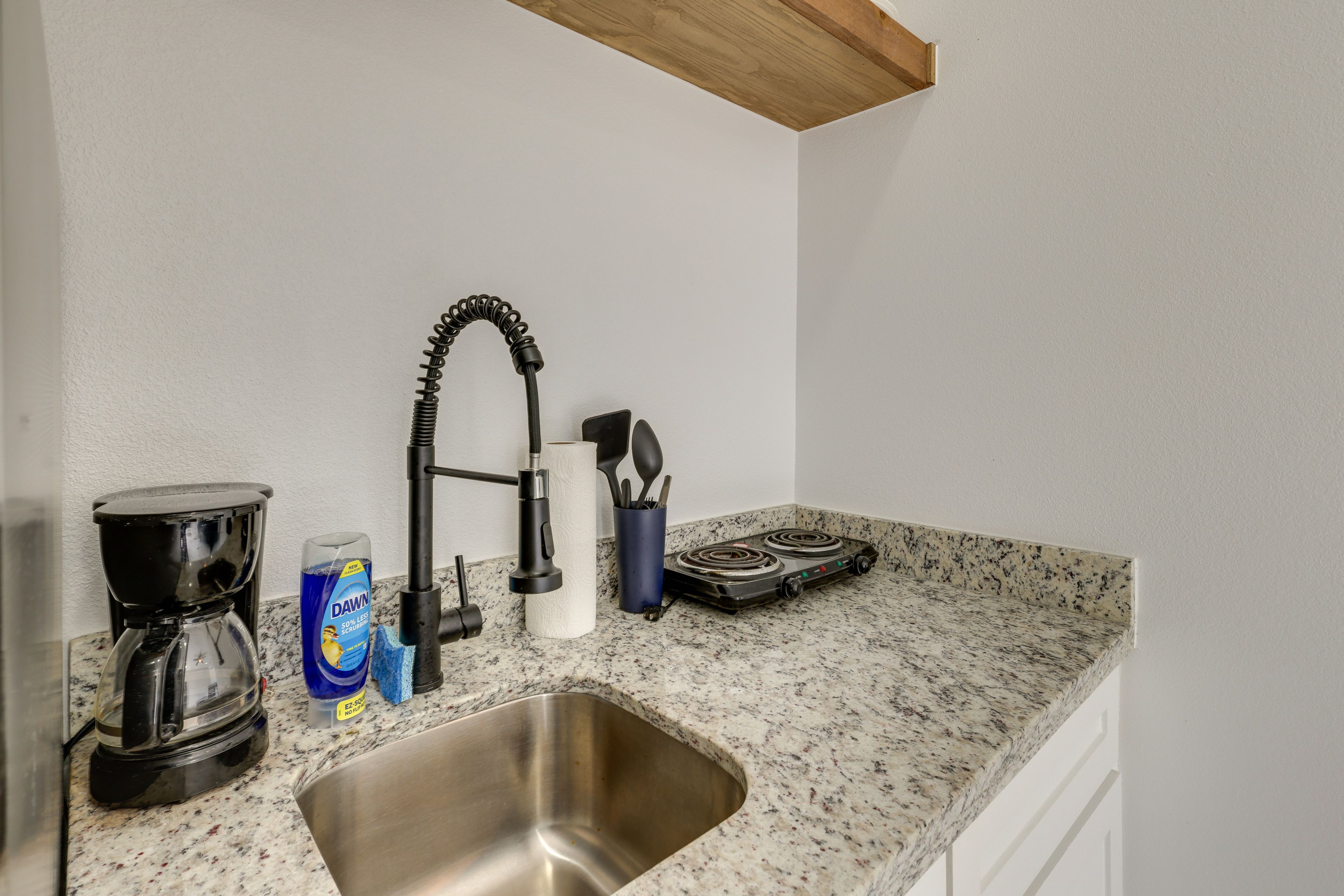 Kitchenette | Refrigerator | Microwave