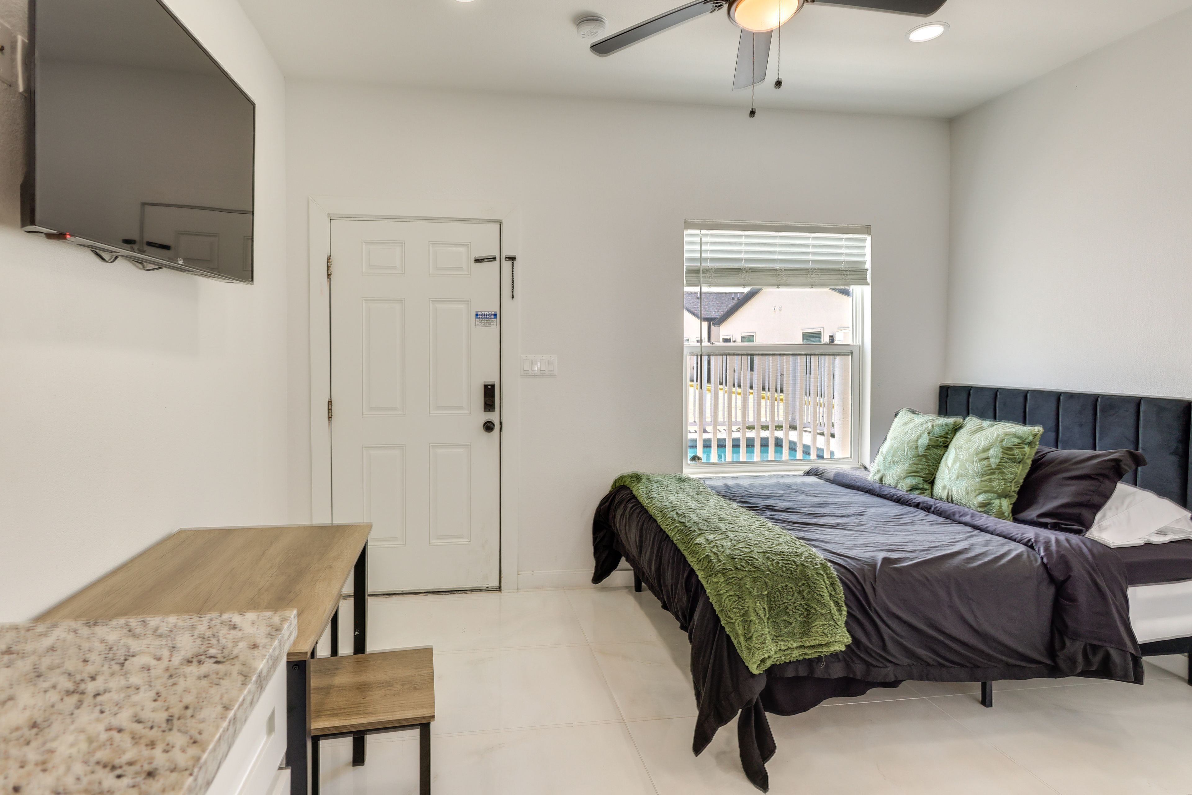 South Padre Island Vacation Rental | Studio | 1BA | 450 Sq Ft