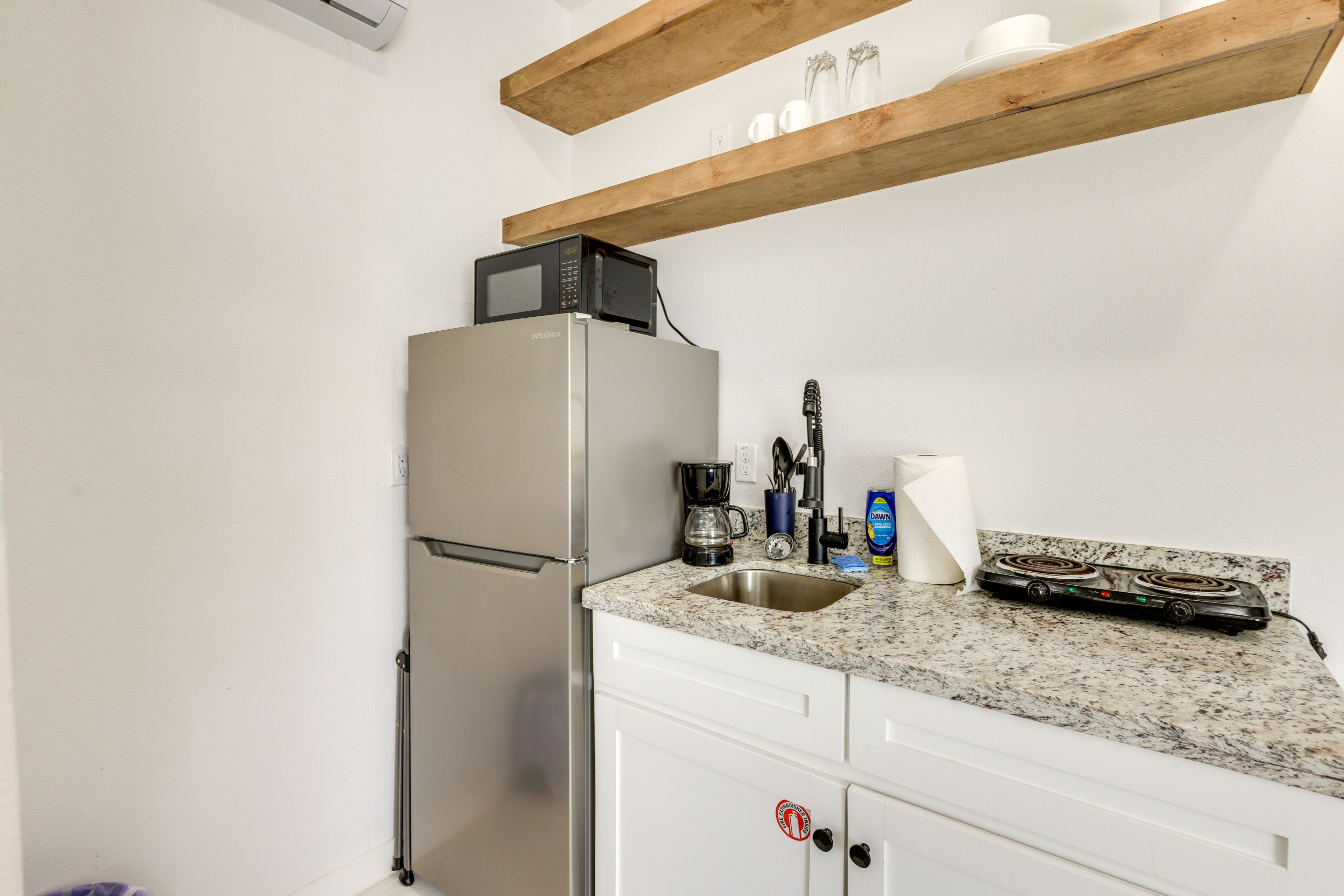 Kitchenette | Hot Plate | Toaster