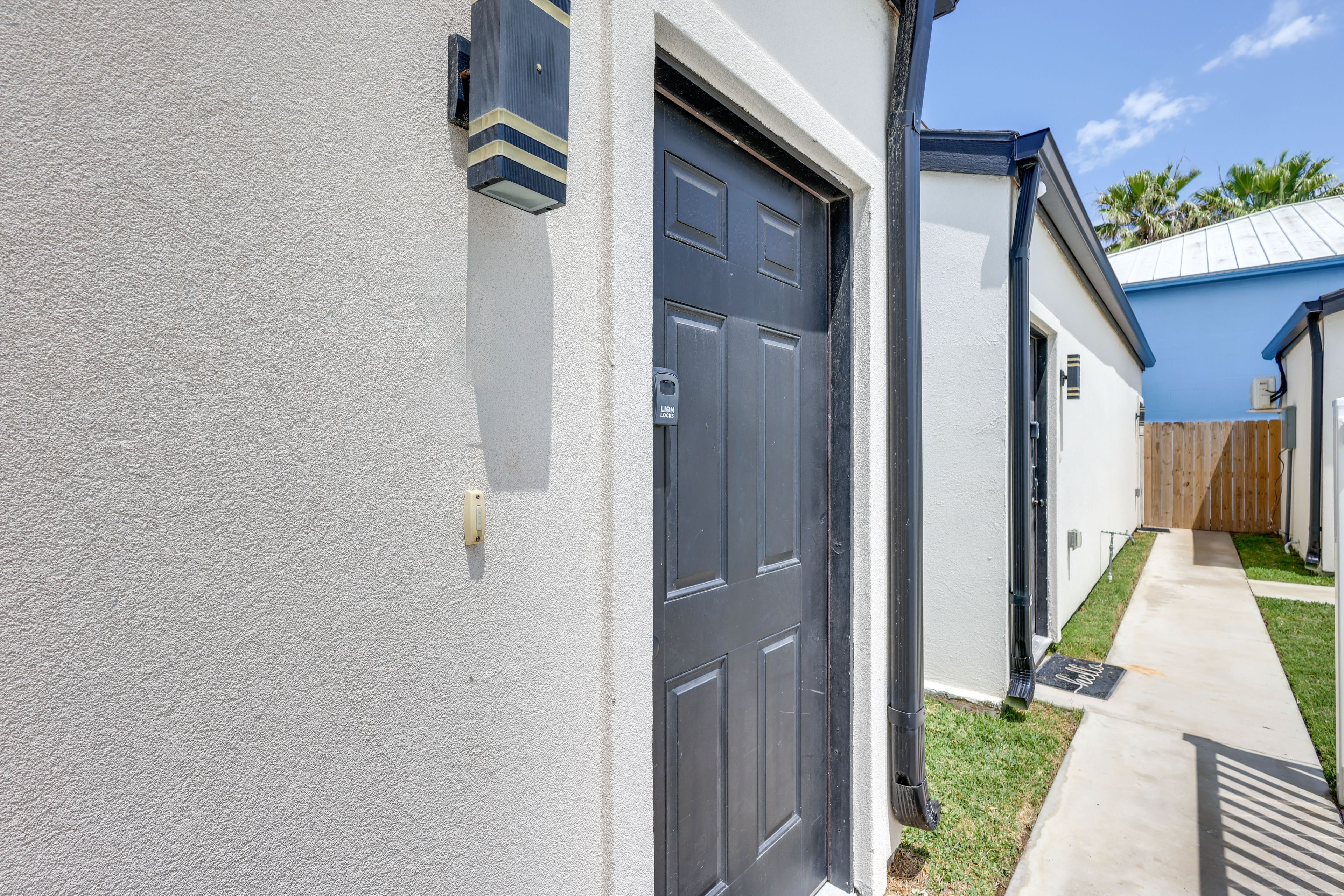 Parking | Community Lot (First-Come, First-Served)